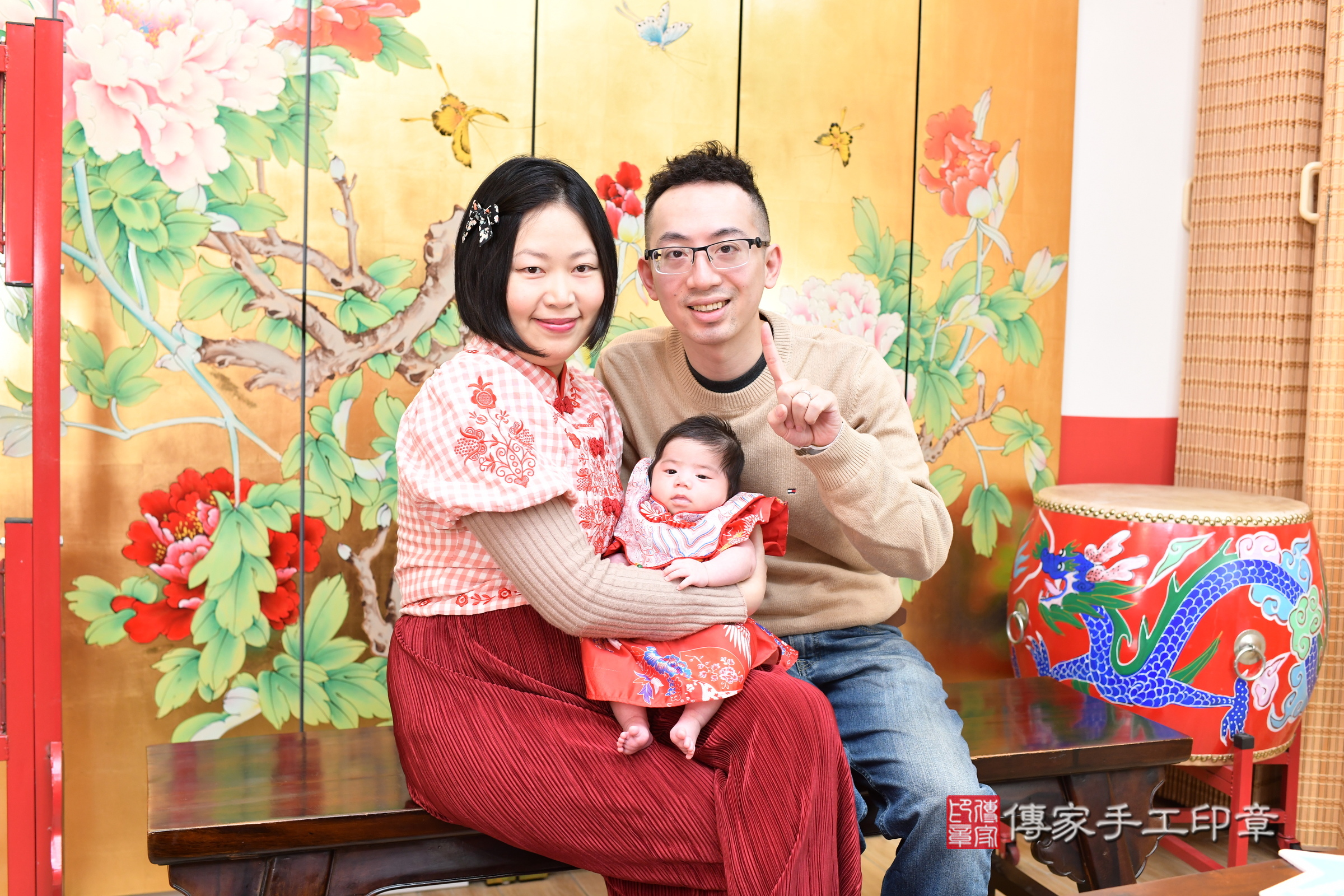 湘湘寶寶(台北市大同區嬰兒寶寶滿月剃頭理髮、嬰兒剃胎毛儀式吉祥話)。中國風會場，爸媽寶貝穿「日中韓」古裝禮服。專業拍照、證書。★購買「臍帶章、肚臍章、胎毛筆刷印章」贈送：剃頭、收涎、抓周，三選一。2025.3.18，照片2