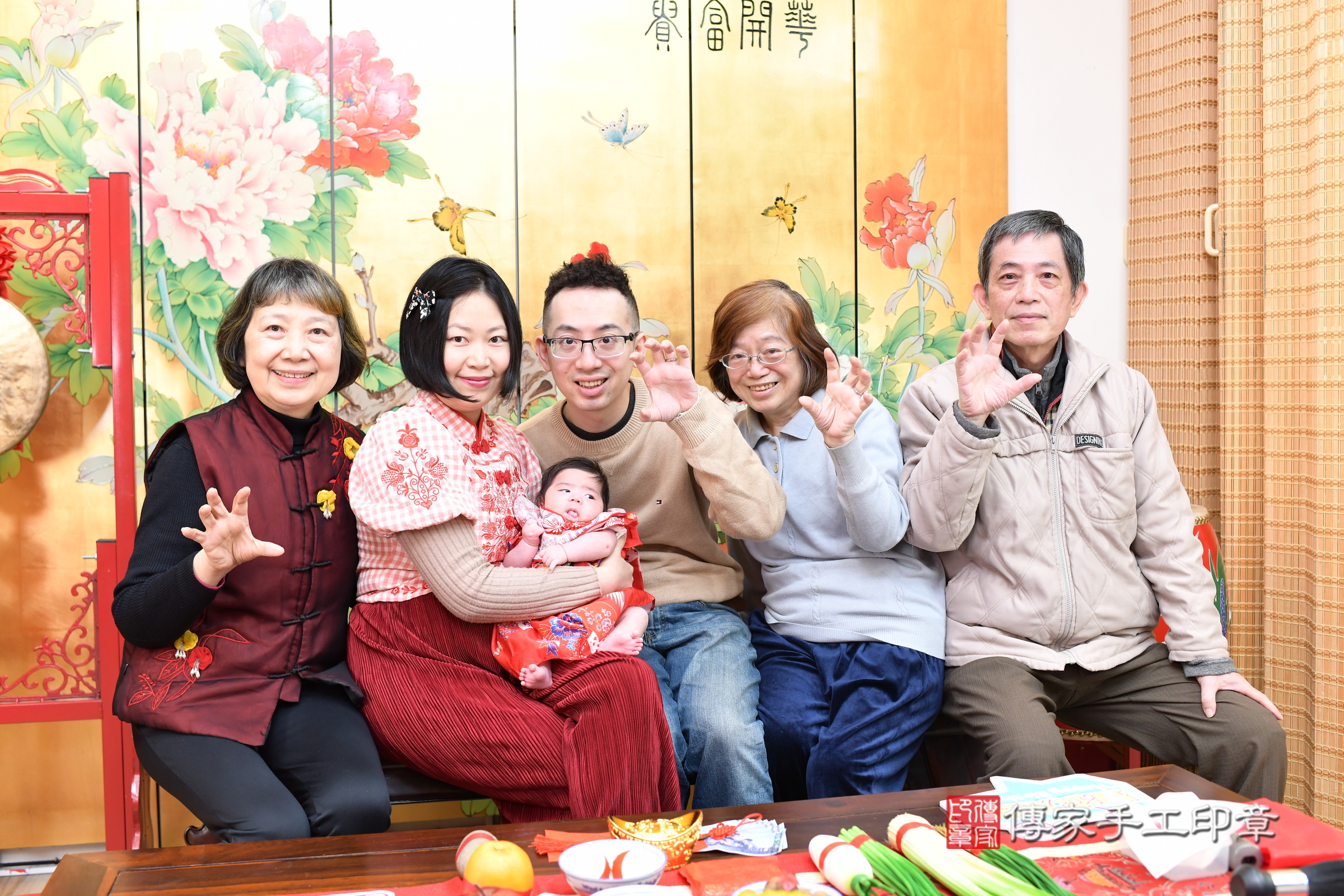 湘湘寶寶(台北市大同區嬰兒寶寶滿月剃頭理髮、嬰兒剃胎毛儀式吉祥話)。中國風會場，爸媽寶貝穿「日中韓」古裝禮服。專業拍照、證書。★購買「臍帶章、肚臍章、胎毛筆刷印章」贈送：剃頭、收涎、抓周，三選一。2025.3.18，照片4
