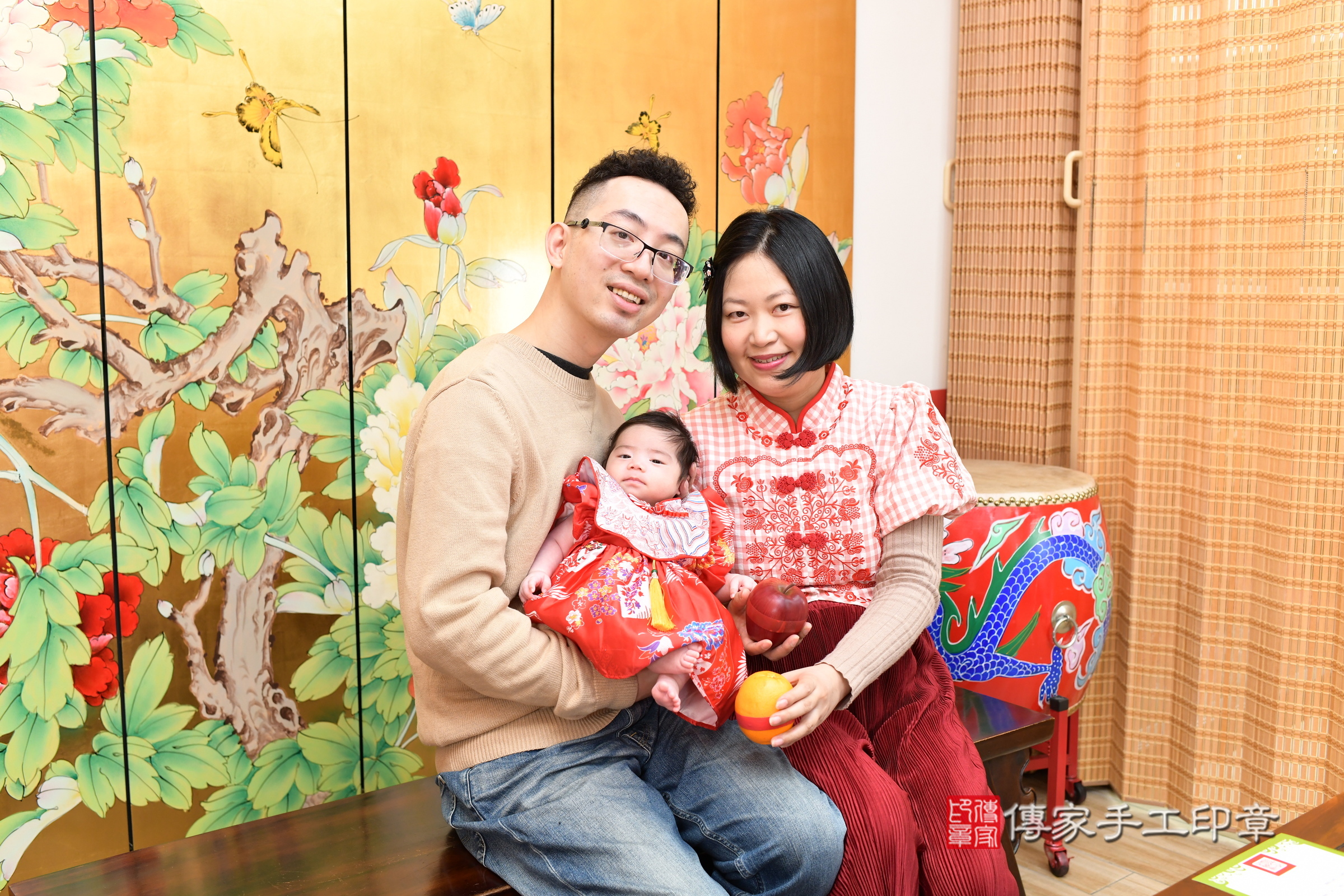 湘湘寶寶(台北市大同區嬰兒寶寶滿月剃頭理髮、嬰兒剃胎毛儀式吉祥話)。中國風會場，爸媽寶貝穿「日中韓」古裝禮服。專業拍照、證書。★購買「臍帶章、肚臍章、胎毛筆刷印章」贈送：剃頭、收涎、抓周，三選一。2025.3.18，照片12