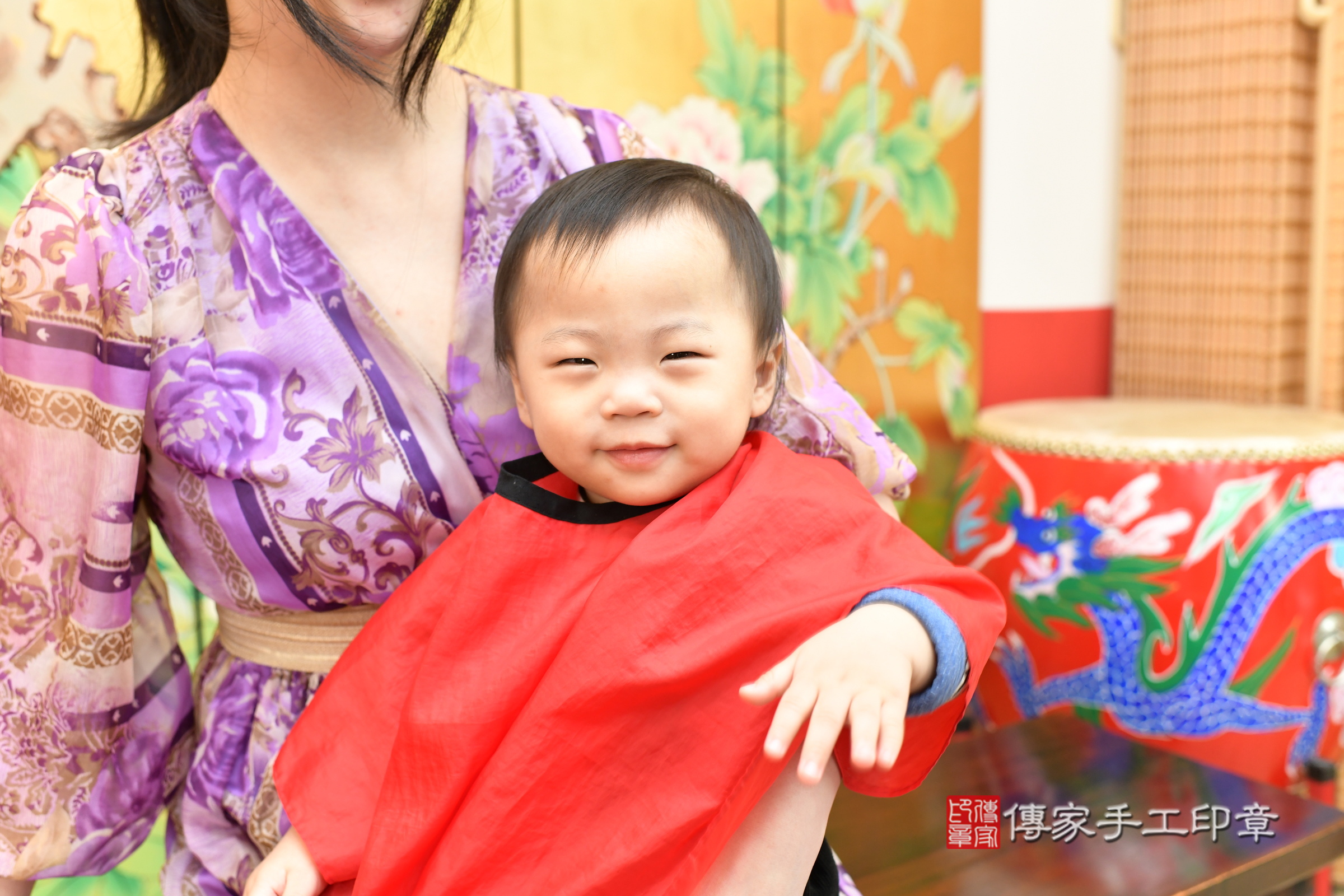 小汯寶寶(台北市大同區嬰兒寶寶滿月剃頭理髮、嬰兒剃胎毛儀式吉祥話)。中國風會場，爸媽寶貝穿「日中韓」古裝禮服。專業拍照、證書。★購買「臍帶章、肚臍章、胎毛筆刷印章」贈送：剃頭、收涎、抓周，三選一。2025.3.20，照片14