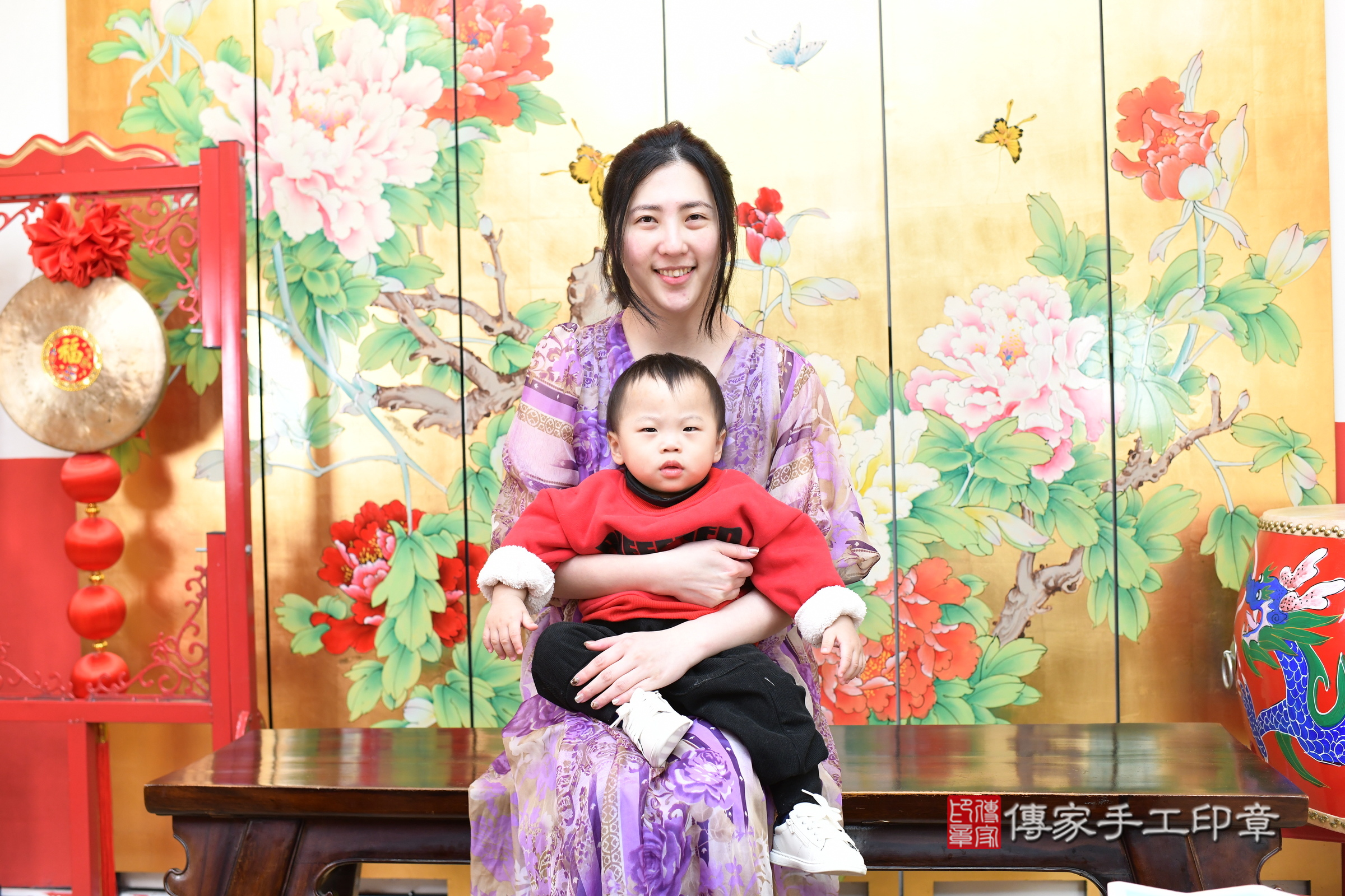 小汯寶寶(台北市大同區嬰兒寶寶滿月剃頭理髮、嬰兒剃胎毛儀式吉祥話)。中國風會場，爸媽寶貝穿「日中韓」古裝禮服。專業拍照、證書。★購買「臍帶章、肚臍章、胎毛筆刷印章」贈送：剃頭、收涎、抓周，三選一。2025.3.20，照片4