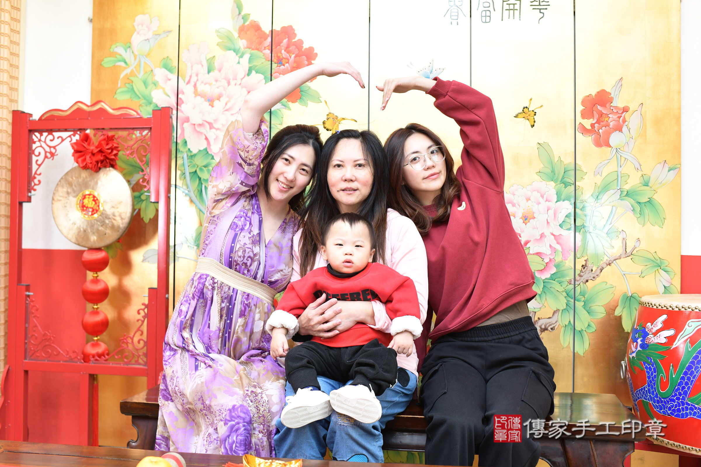 小汯寶寶(台北市大同區嬰兒寶寶滿月剃頭理髮、嬰兒剃胎毛儀式吉祥話)。中國風會場，爸媽寶貝穿「日中韓」古裝禮服。專業拍照、證書。★購買「臍帶章、肚臍章、胎毛筆刷印章」贈送：剃頭、收涎、抓周，三選一。2025.3.20，照片2