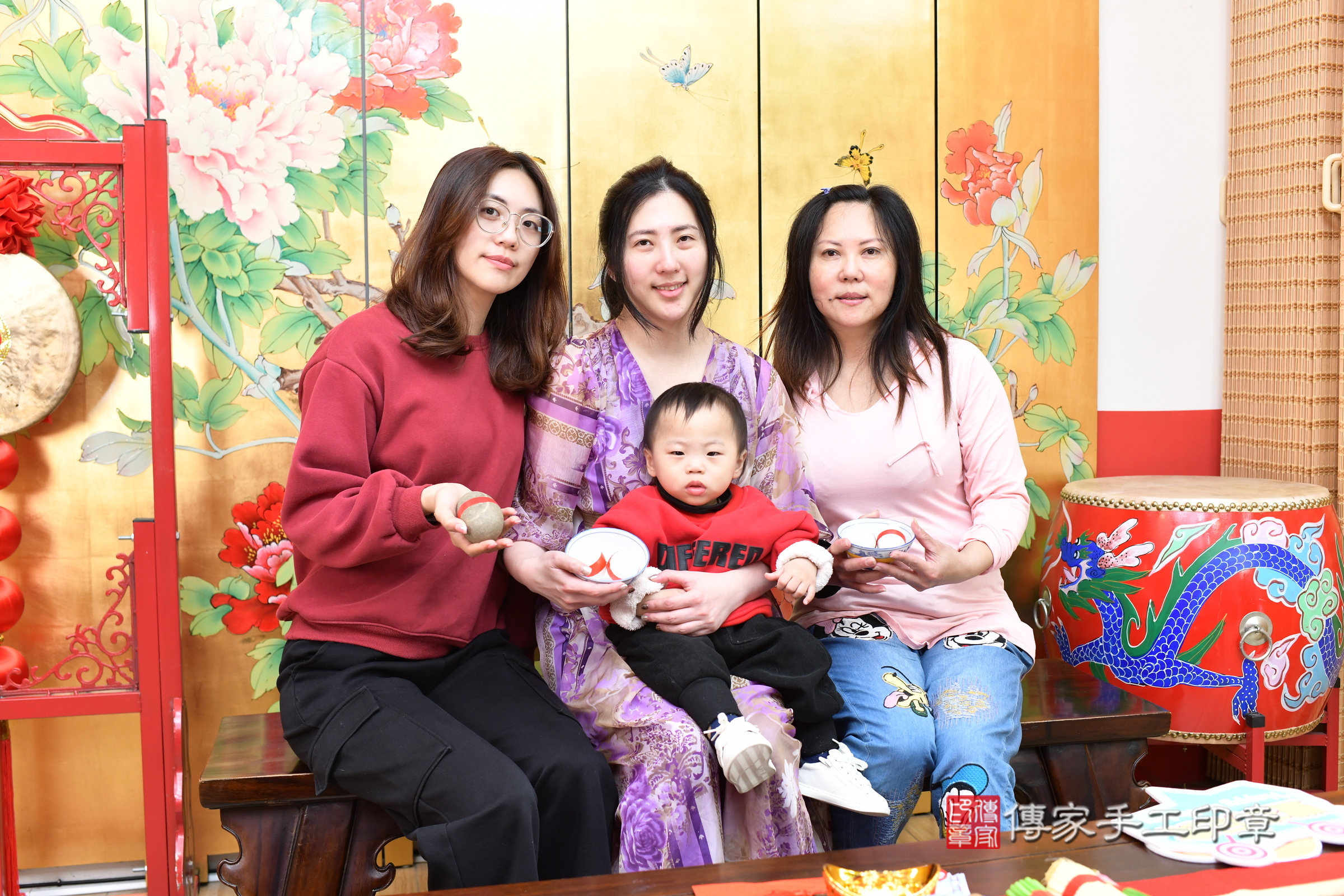 小汯寶寶(台北市大同區嬰兒寶寶滿月剃頭理髮、嬰兒剃胎毛儀式吉祥話)。中國風會場，爸媽寶貝穿「日中韓」古裝禮服。專業拍照、證書。★購買「臍帶章、肚臍章、胎毛筆刷印章」贈送：剃頭、收涎、抓周，三選一。2025.3.20，照片8