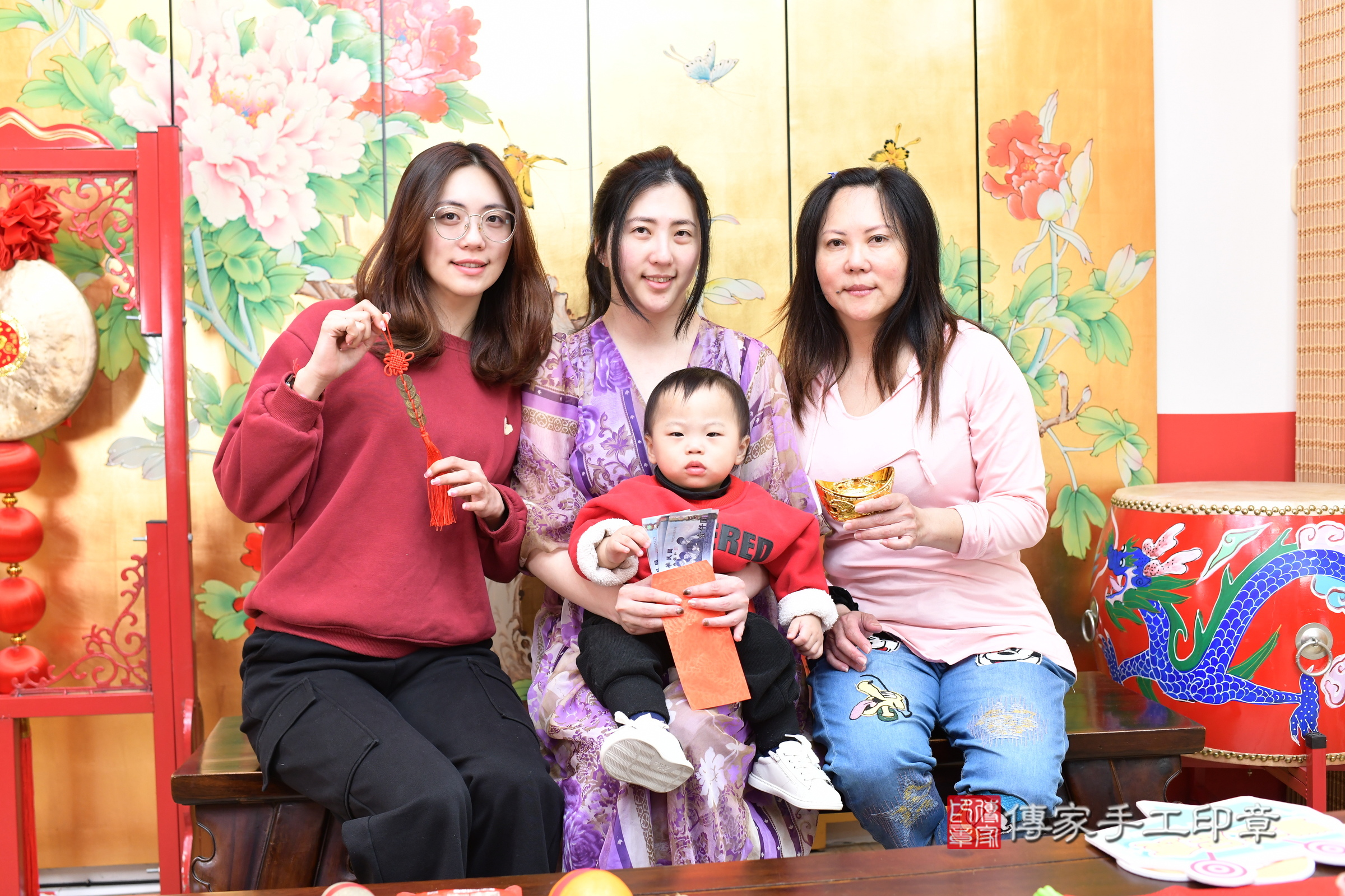 小汯寶寶(台北市大同區嬰兒寶寶滿月剃頭理髮、嬰兒剃胎毛儀式吉祥話)。中國風會場，爸媽寶貝穿「日中韓」古裝禮服。專業拍照、證書。★購買「臍帶章、肚臍章、胎毛筆刷印章」贈送：剃頭、收涎、抓周，三選一。2025.3.20，照片12