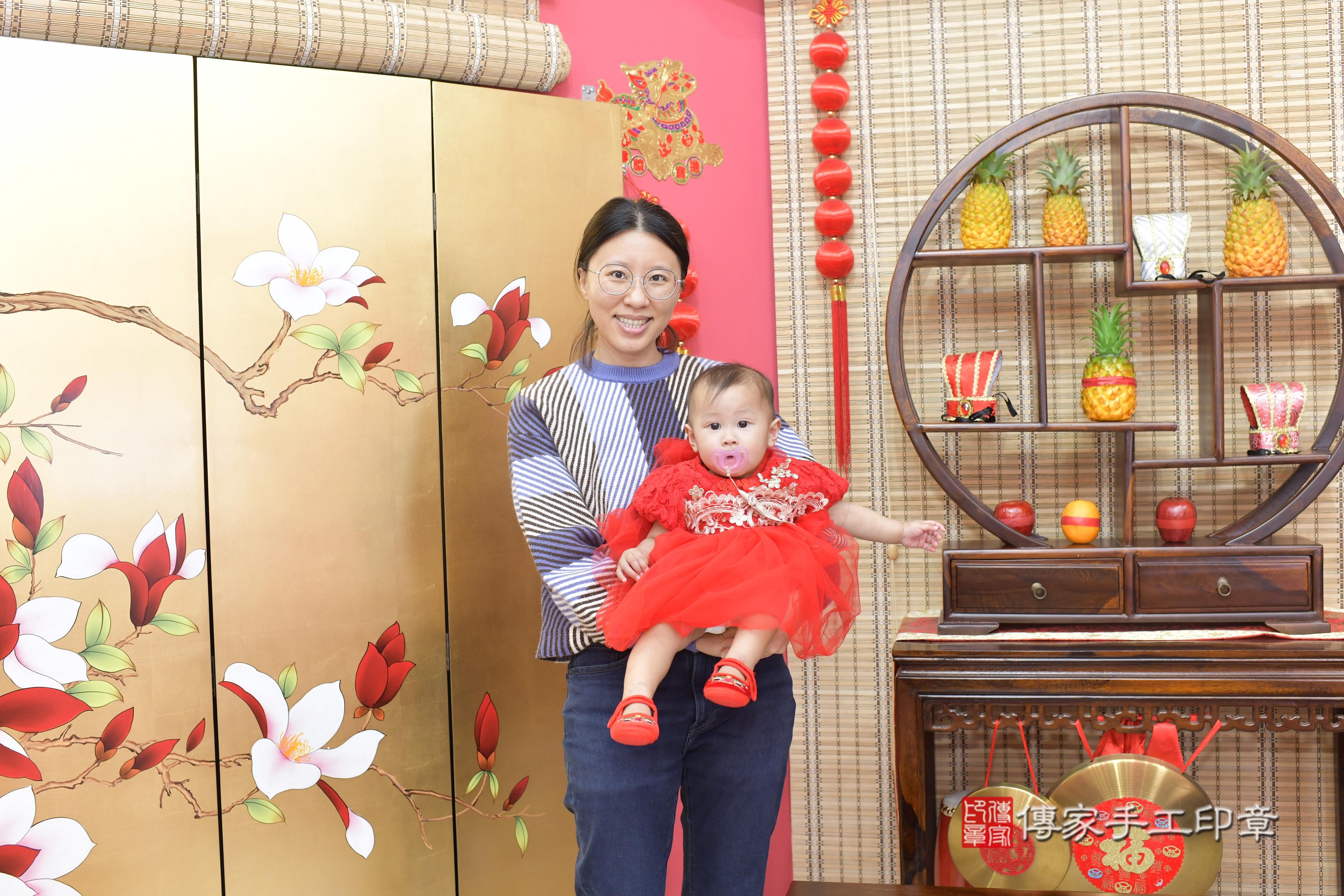 傳家手工印章新竹店、抓周、度脺、中國風會場、傳家嬰兒古禮、吉祥話、抓周道具物品24種、拍照。抓周證書。寶寶抓周、滿周歲、生日快樂、祝福