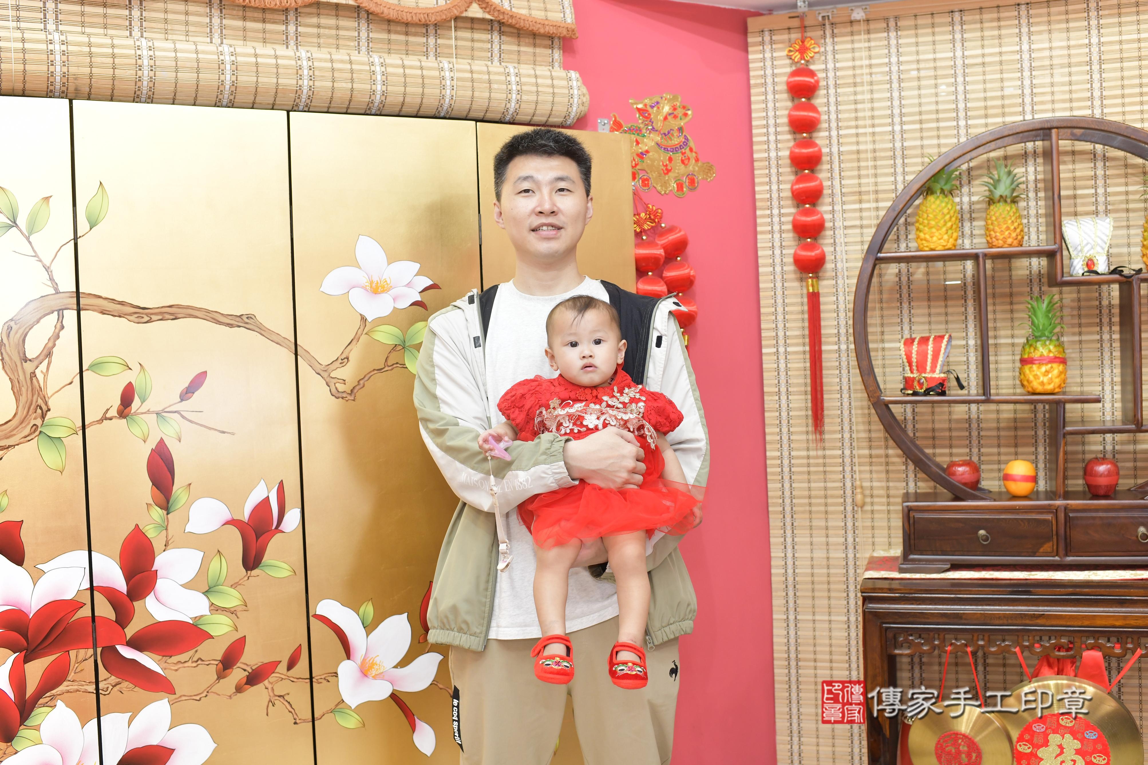 傳家手工印章新竹店、抓周、度脺、中國風會場、傳家嬰兒古禮、吉祥話、抓周道具物品24種、拍照。抓周證書。寶寶抓周、滿周歲、生日快樂、祝福