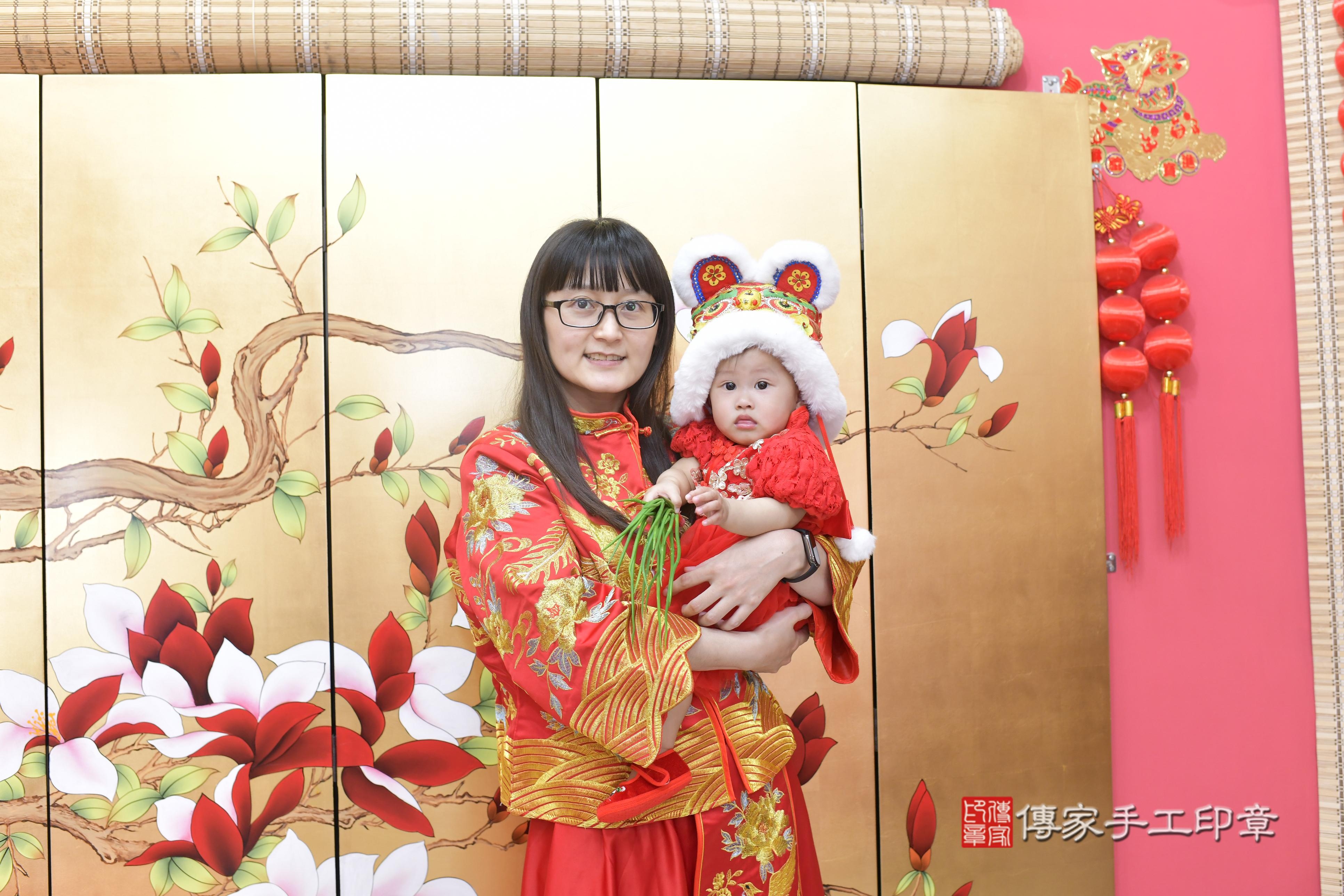 傳家手工印章新竹店、抓周、度脺、中國風會場、傳家嬰兒古禮、吉祥話、抓周道具物品24種、拍照。抓周證書。寶寶抓周、滿周歲、生日快樂、祝福