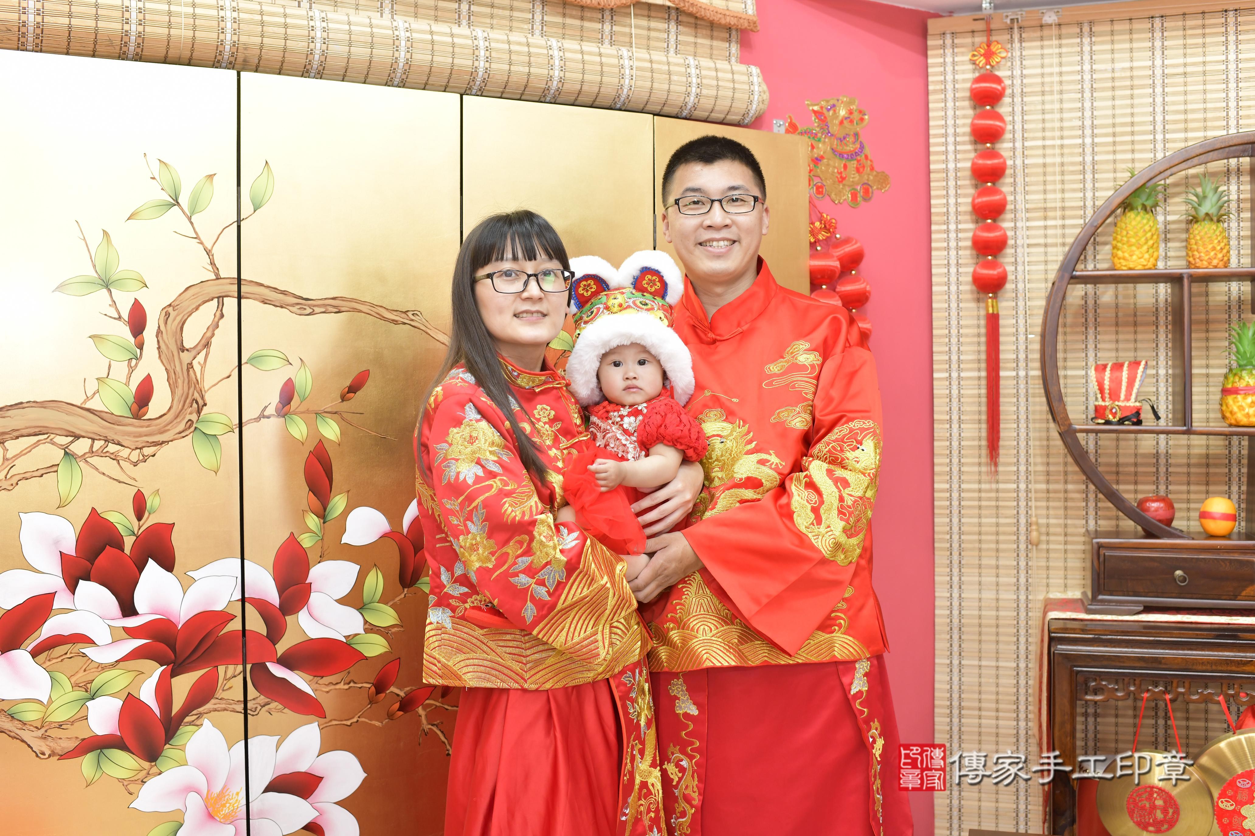 傳家手工印章新竹店、抓周、度脺、中國風會場、傳家嬰兒古禮、吉祥話、抓周道具物品24種、拍照。抓周證書。寶寶抓周、滿周歲、生日快樂、祝福