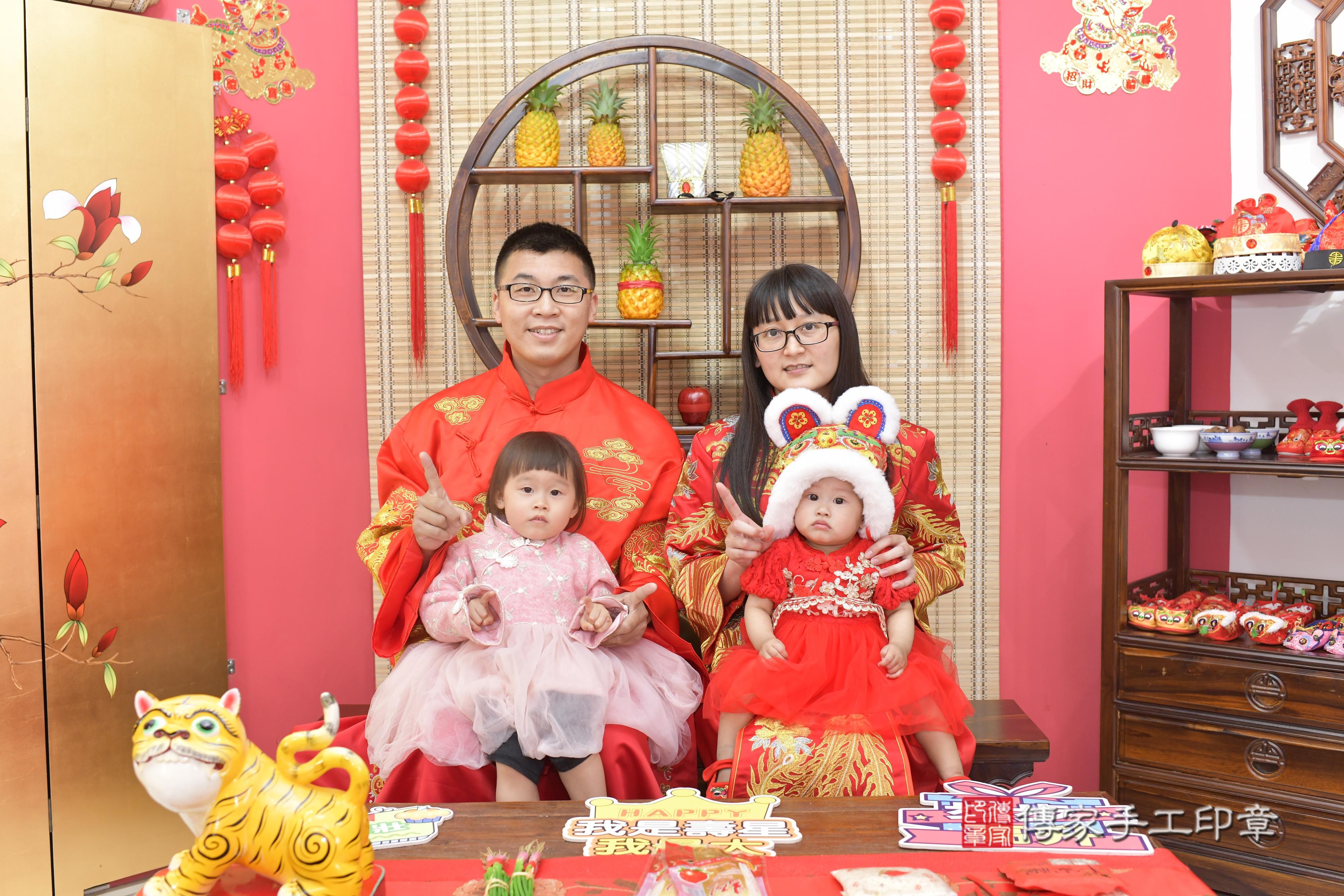 傳家手工印章新竹店、抓周、度脺、中國風會場、傳家嬰兒古禮、吉祥話、抓周道具物品24種、拍照。抓周證書。寶寶抓周、滿周歲、生日快樂、祝福