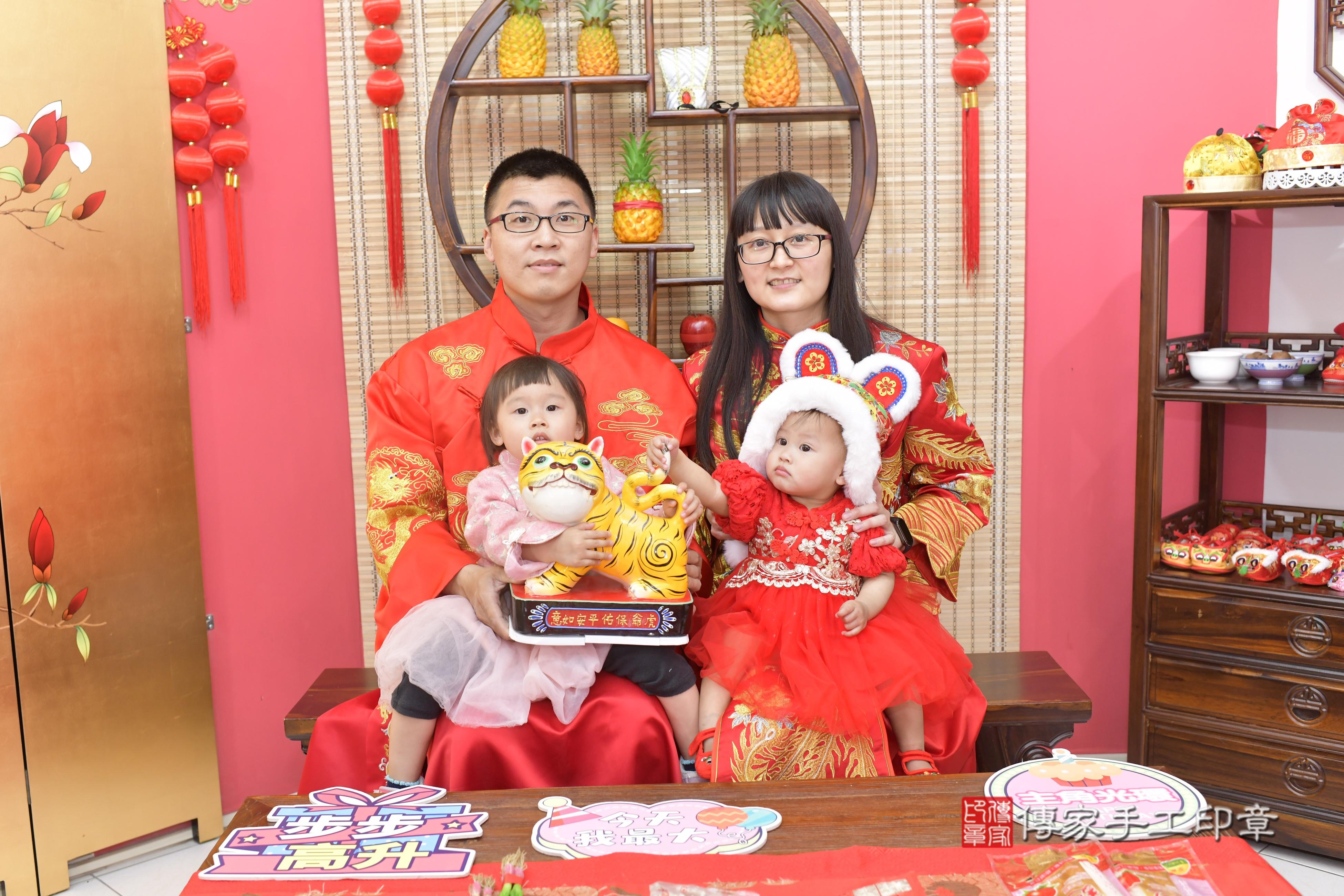 傳家手工印章新竹店、抓周、度脺、中國風會場、傳家嬰兒古禮、吉祥話、抓周道具物品24種、拍照。抓周證書。寶寶抓周、滿周歲、生日快樂、祝福