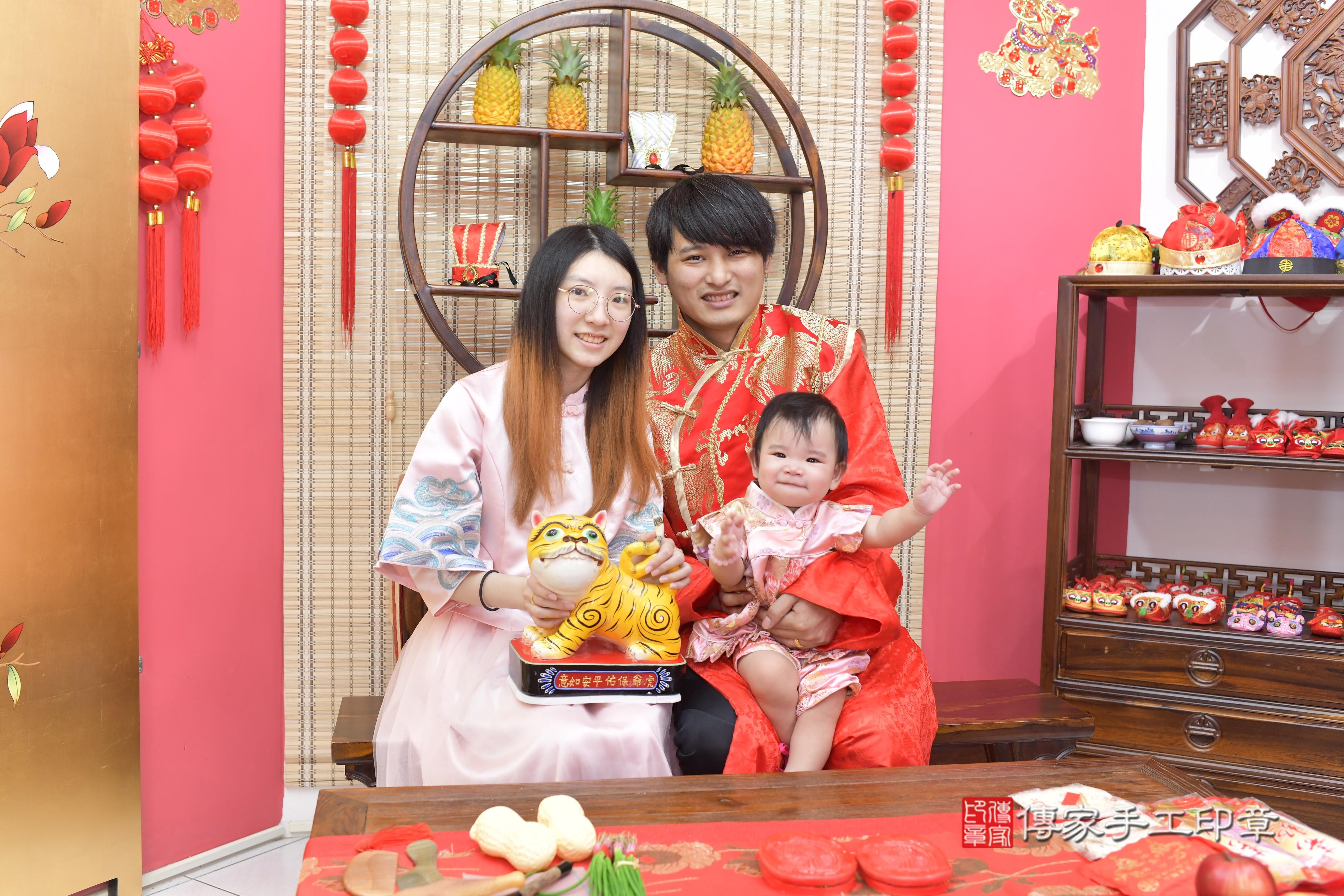 傳家手工印章新竹店、抓周、度脺、中國風會場、傳家嬰兒古禮、吉祥話、抓周道具物品24種、拍照。抓周證書。寶寶抓周、滿周歲、生日快樂、祝福