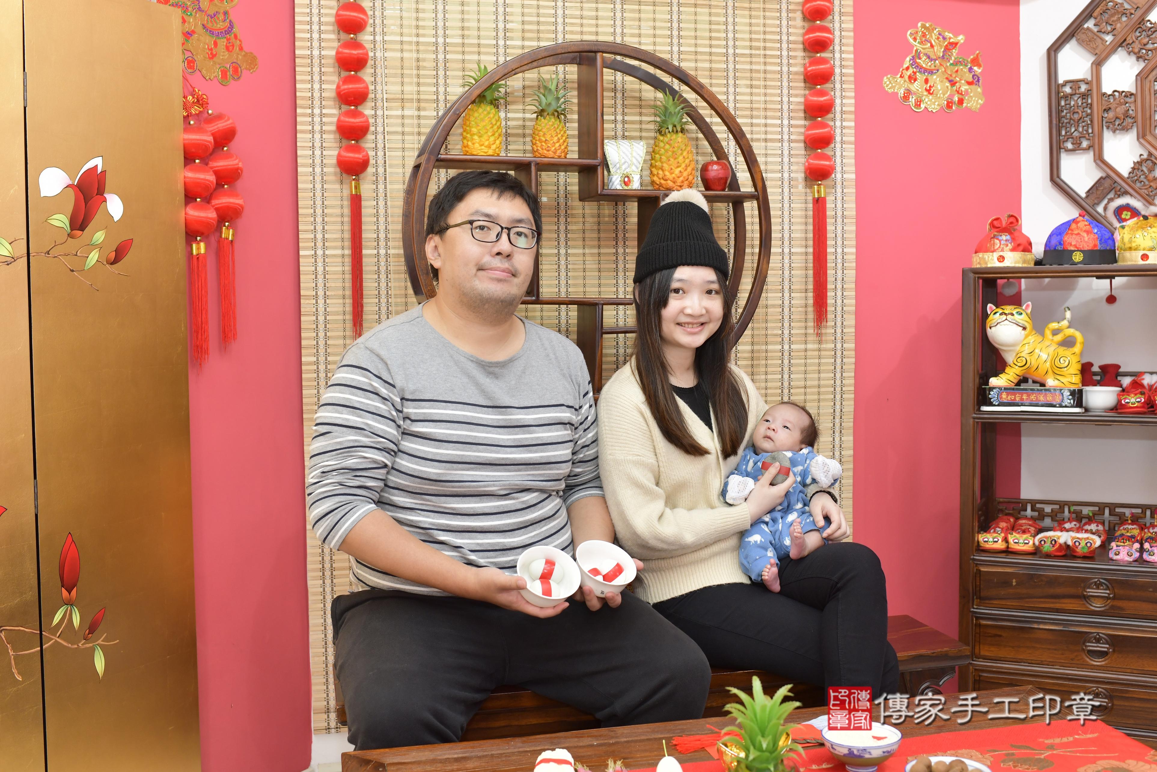 傳家手工印章新竹店、抓周、度脺、中國風會場、傳家嬰兒古禮、吉祥話、抓周道具物品24種、拍照。抓周證書。寶寶抓周、滿周歲、生日快樂、祝福