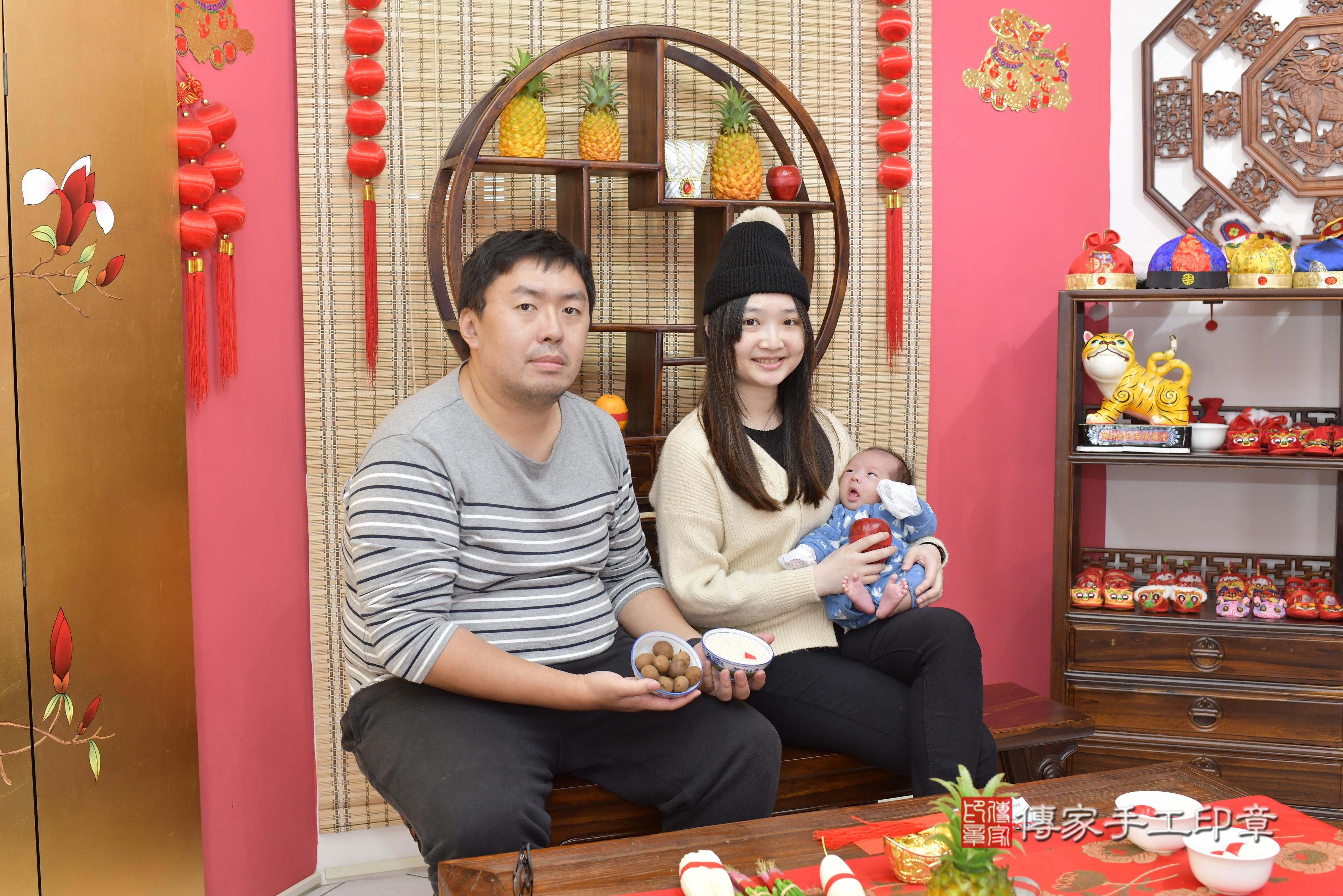 傳家手工印章新竹店、抓周、度脺、中國風會場、傳家嬰兒古禮、吉祥話、抓周道具物品24種、拍照。抓周證書。寶寶抓周、滿周歲、生日快樂、祝福