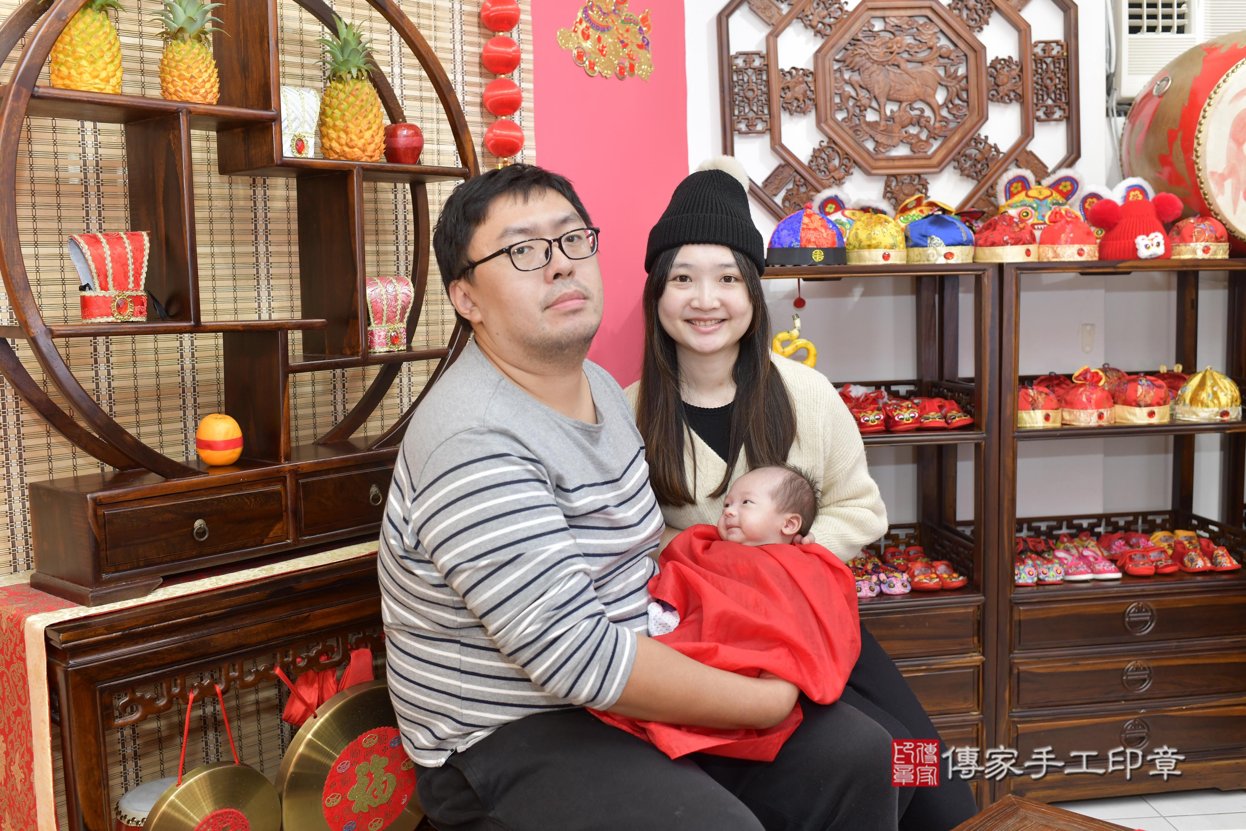 傳家手工印章新竹店、抓周、度脺、中國風會場、傳家嬰兒古禮、吉祥話、抓周道具物品24種、拍照。抓周證書。寶寶抓周、滿周歲、生日快樂、祝福