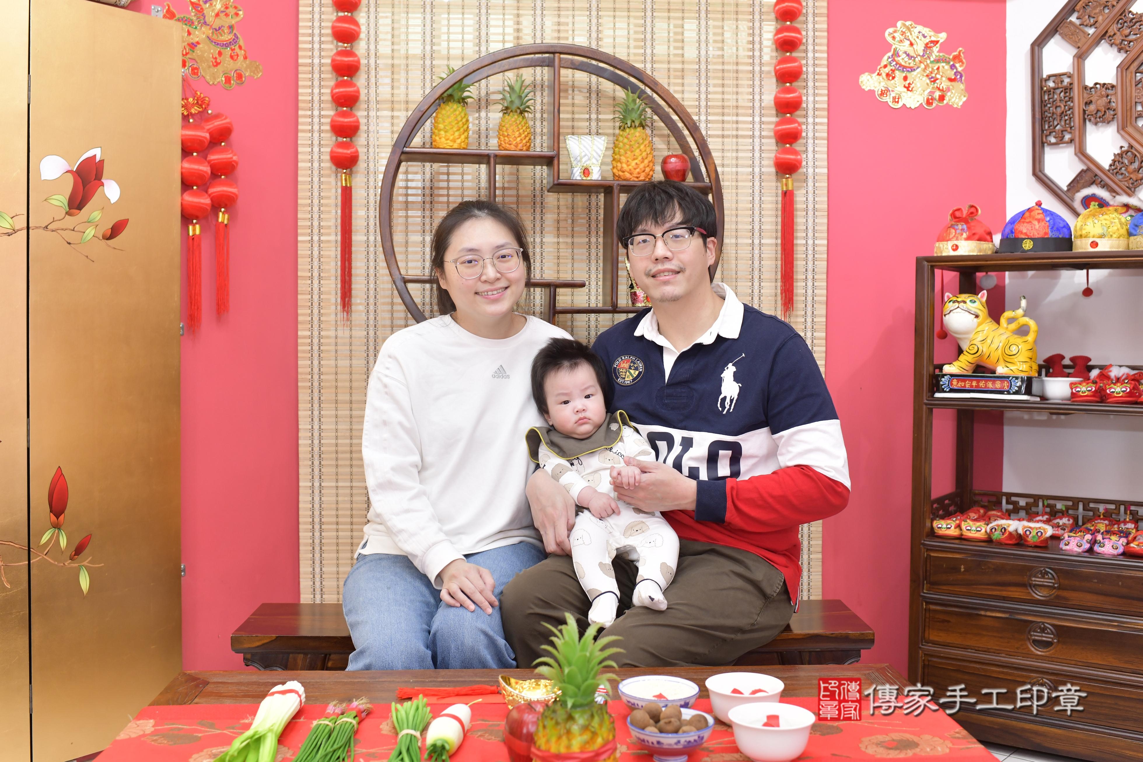 傳家手工印章新竹店、抓周、度脺、中國風會場、傳家嬰兒古禮、吉祥話、抓周道具物品24種、拍照。抓周證書。寶寶抓周、滿周歲、生日快樂、祝福
