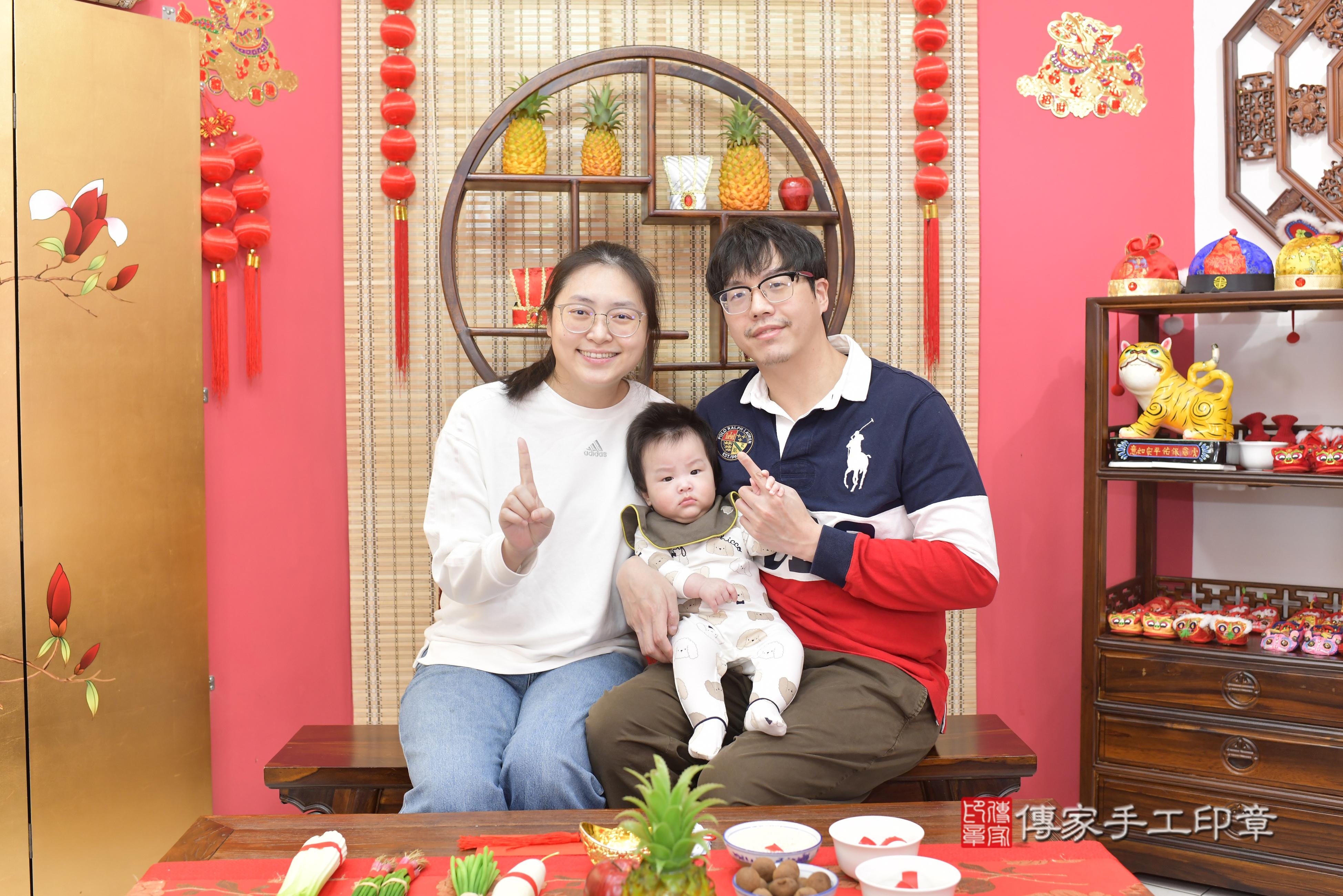 傳家手工印章新竹店、抓周、度脺、中國風會場、傳家嬰兒古禮、吉祥話、抓周道具物品24種、拍照。抓周證書。寶寶抓周、滿周歲、生日快樂、祝福
