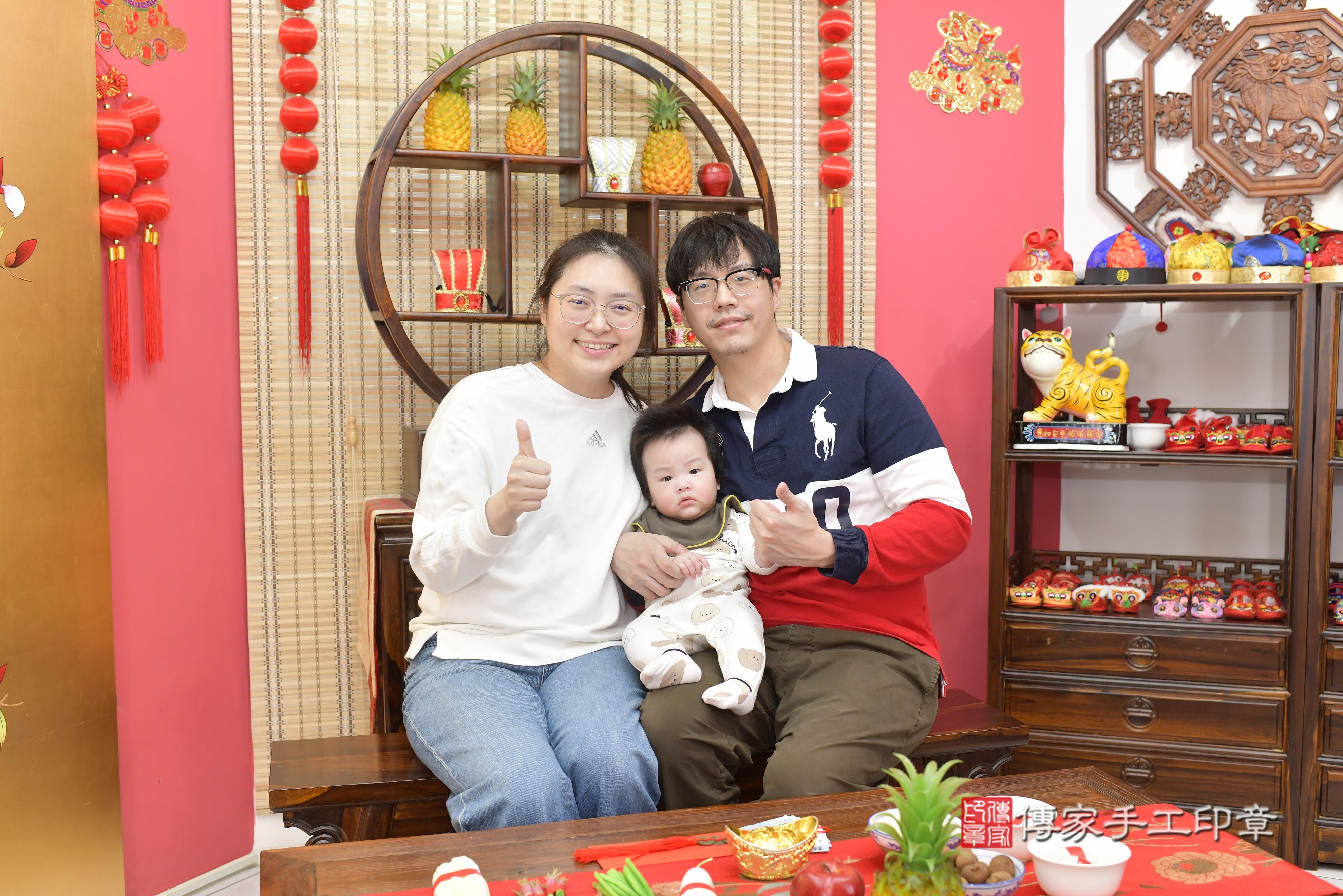 傳家手工印章新竹店、抓周、度脺、中國風會場、傳家嬰兒古禮、吉祥話、抓周道具物品24種、拍照。抓周證書。寶寶抓周、滿周歲、生日快樂、祝福