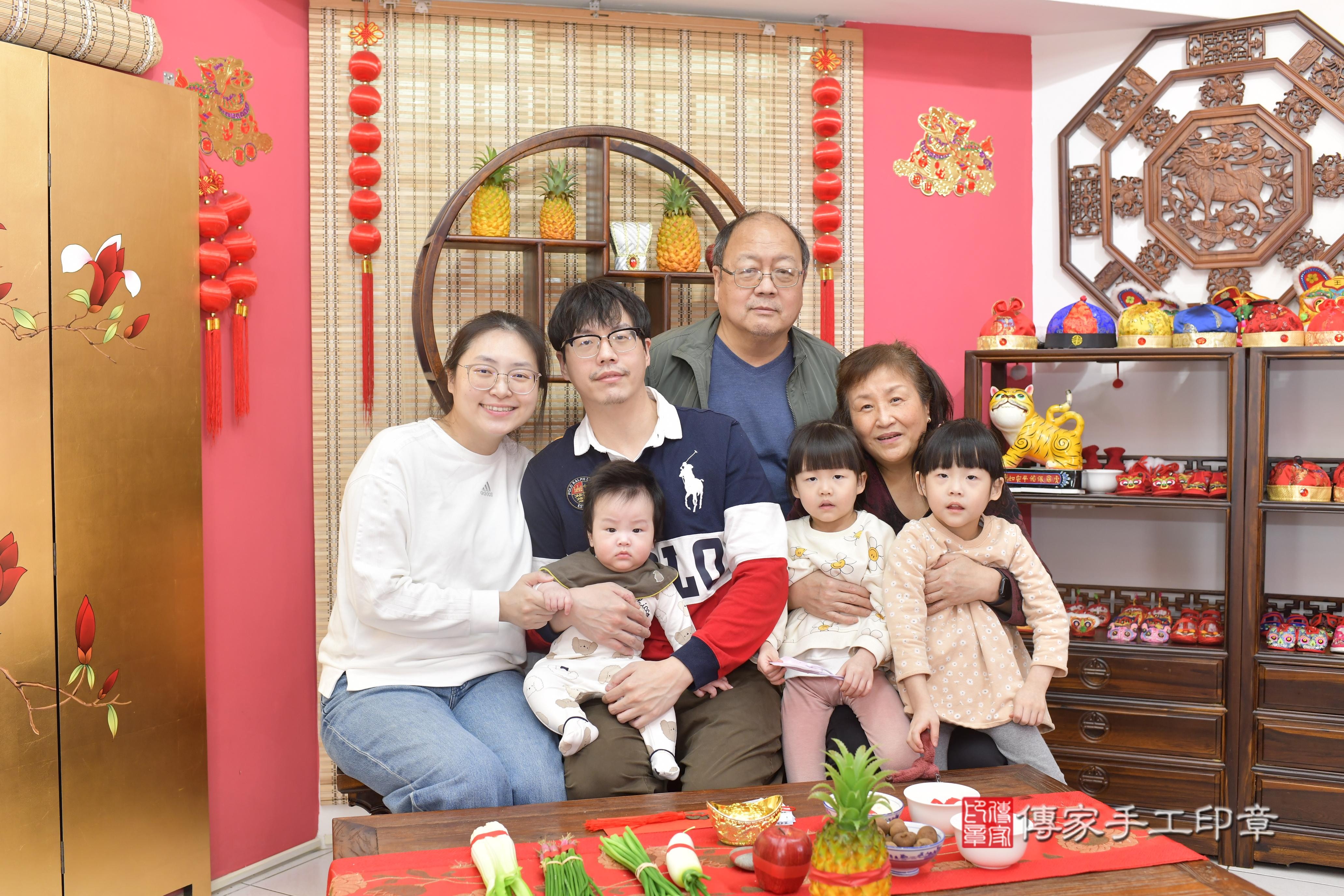 傳家手工印章新竹店、抓周、度脺、中國風會場、傳家嬰兒古禮、吉祥話、抓周道具物品24種、拍照。抓周證書。寶寶抓周、滿周歲、生日快樂、祝福