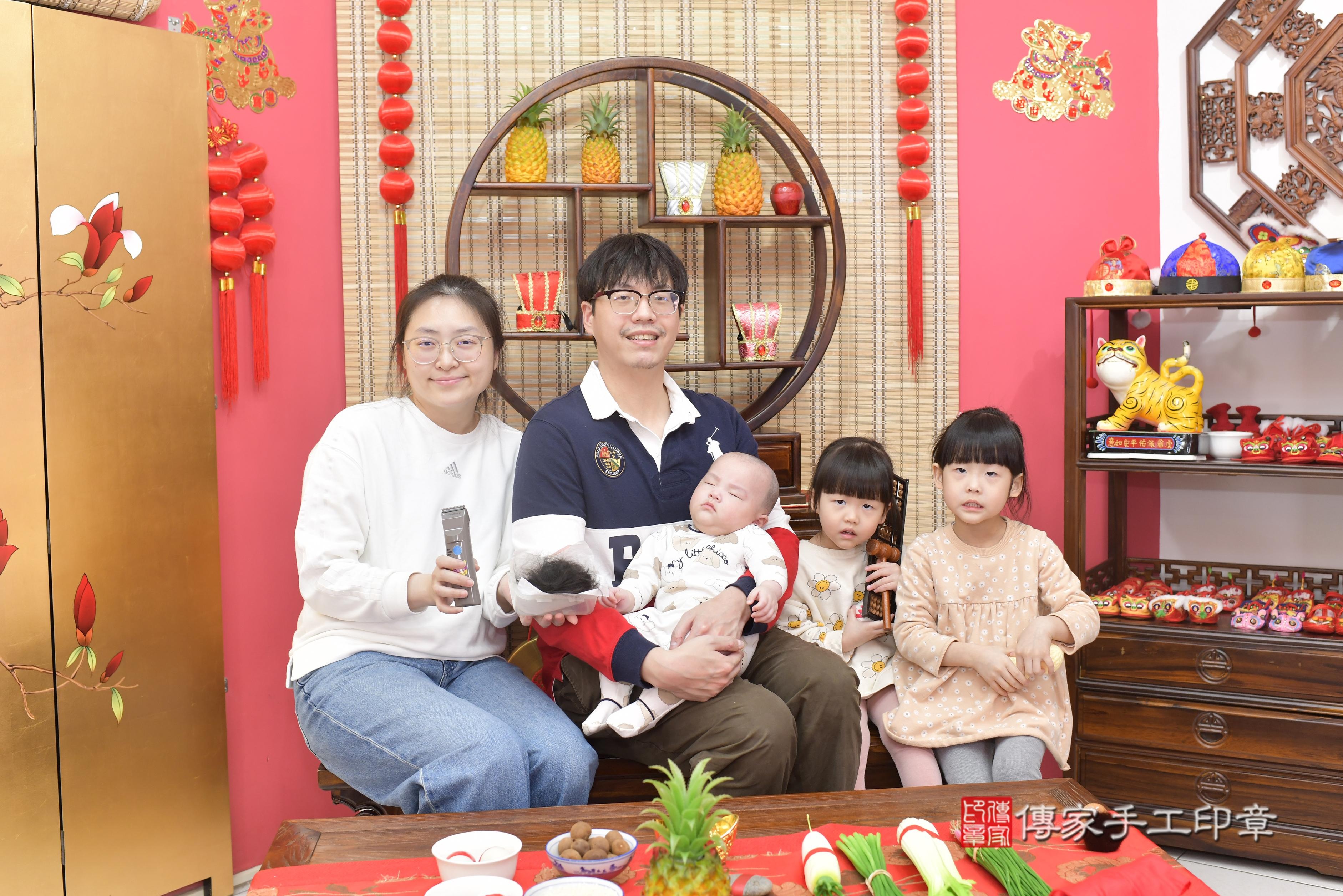 傳家手工印章新竹店、抓周、度脺、中國風會場、傳家嬰兒古禮、吉祥話、抓周道具物品24種、拍照。抓周證書。寶寶抓周、滿周歲、生日快樂、祝福