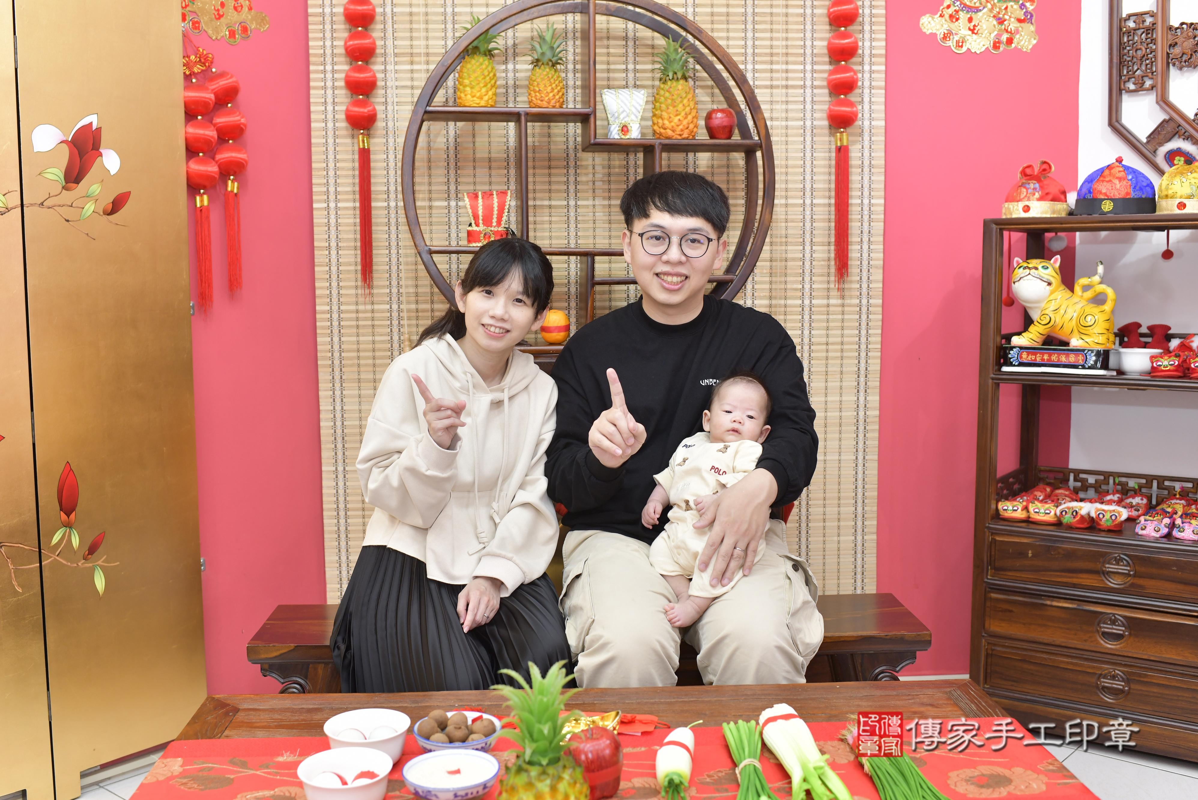 傳家手工印章新竹店、抓周、度脺、中國風會場、傳家嬰兒古禮、吉祥話、抓周道具物品24種、拍照。抓周證書。寶寶抓周、滿周歲、生日快樂、祝福