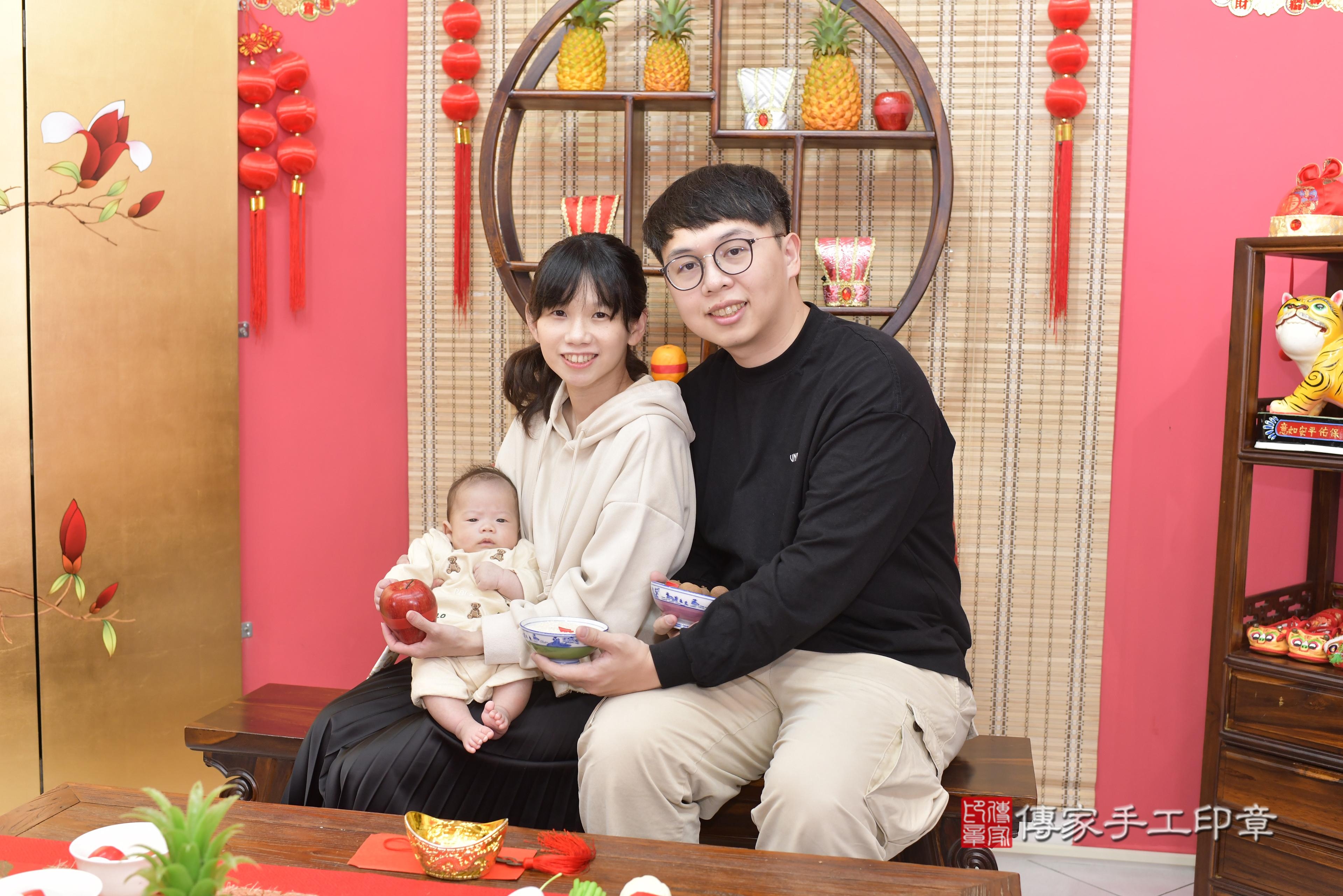 傳家手工印章新竹店、抓周、度脺、中國風會場、傳家嬰兒古禮、吉祥話、抓周道具物品24種、拍照。抓周證書。寶寶抓周、滿周歲、生日快樂、祝福
