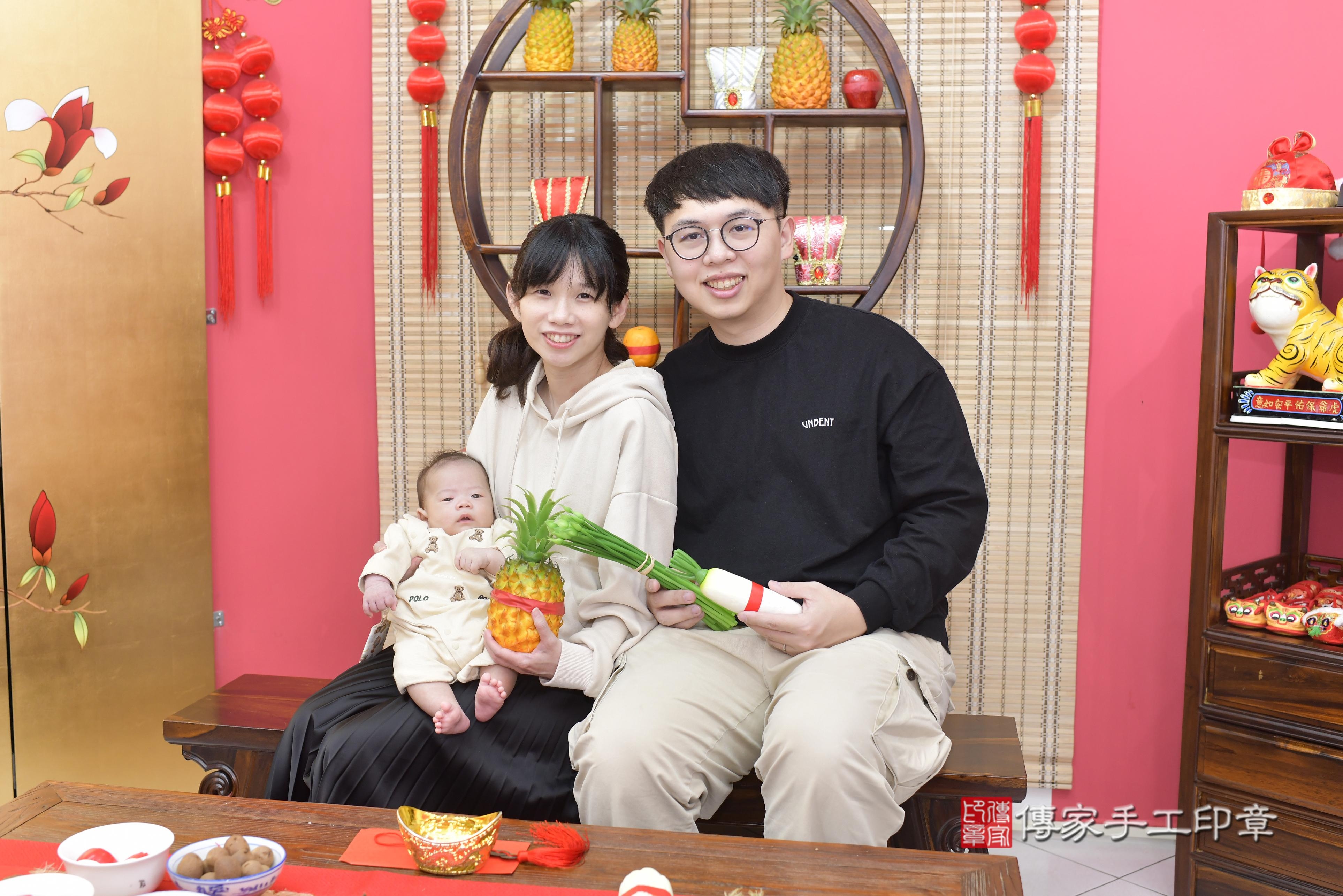 傳家手工印章新竹店、抓周、度脺、中國風會場、傳家嬰兒古禮、吉祥話、抓周道具物品24種、拍照。抓周證書。寶寶抓周、滿周歲、生日快樂、祝福