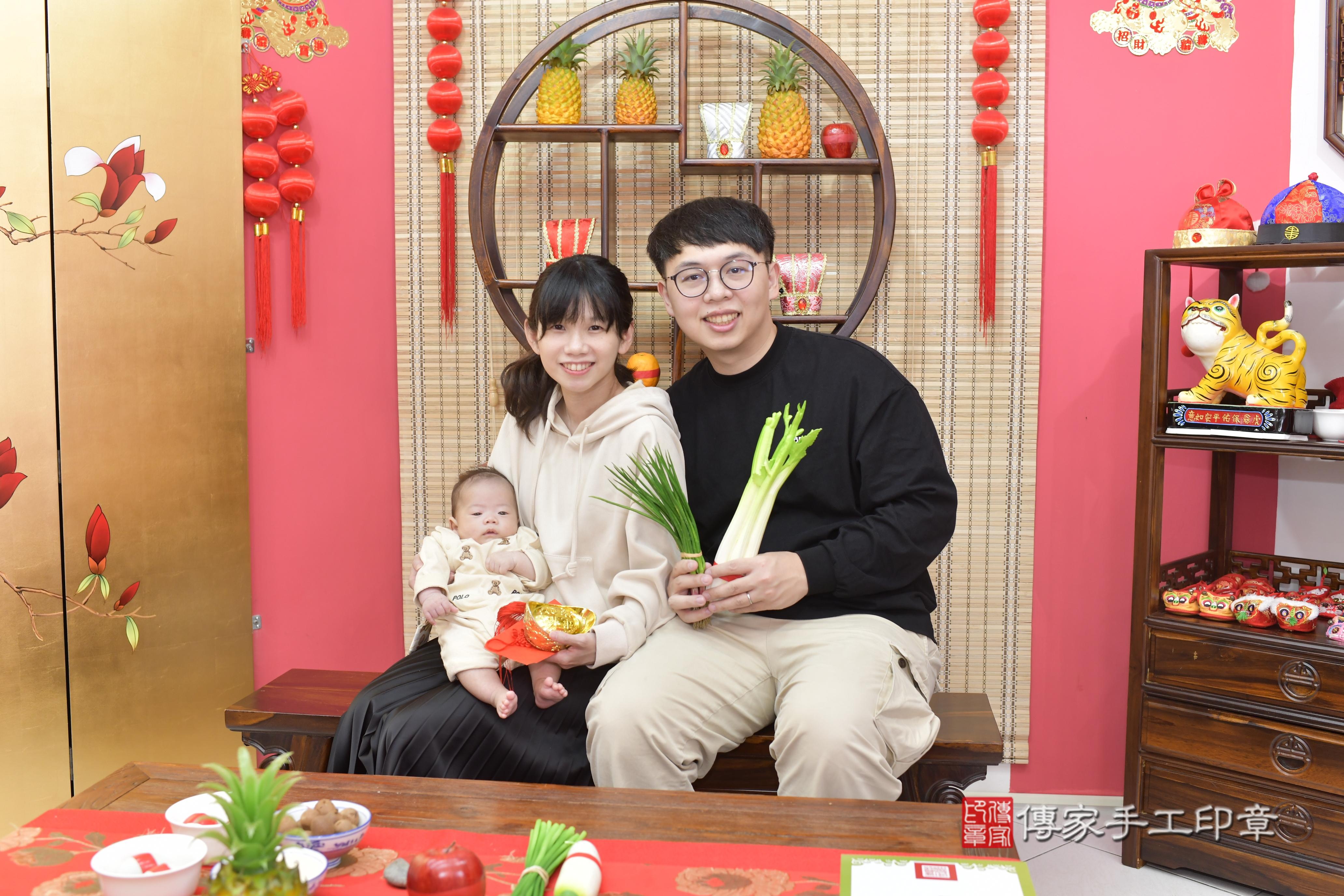 傳家手工印章新竹店、抓周、度脺、中國風會場、傳家嬰兒古禮、吉祥話、抓周道具物品24種、拍照。抓周證書。寶寶抓周、滿周歲、生日快樂、祝福