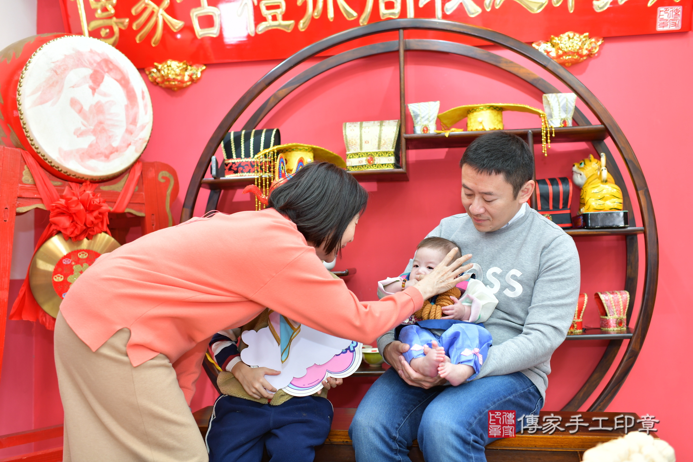 台中市北區澄澄寶寶收涎推薦：傳家台中店收涎中國風會場，嬰兒古禮收涎收口水流程儀式、收涎吉祥話、收涎餅乾、收涎拍照。收涎證書。2024.12.28，照片19
