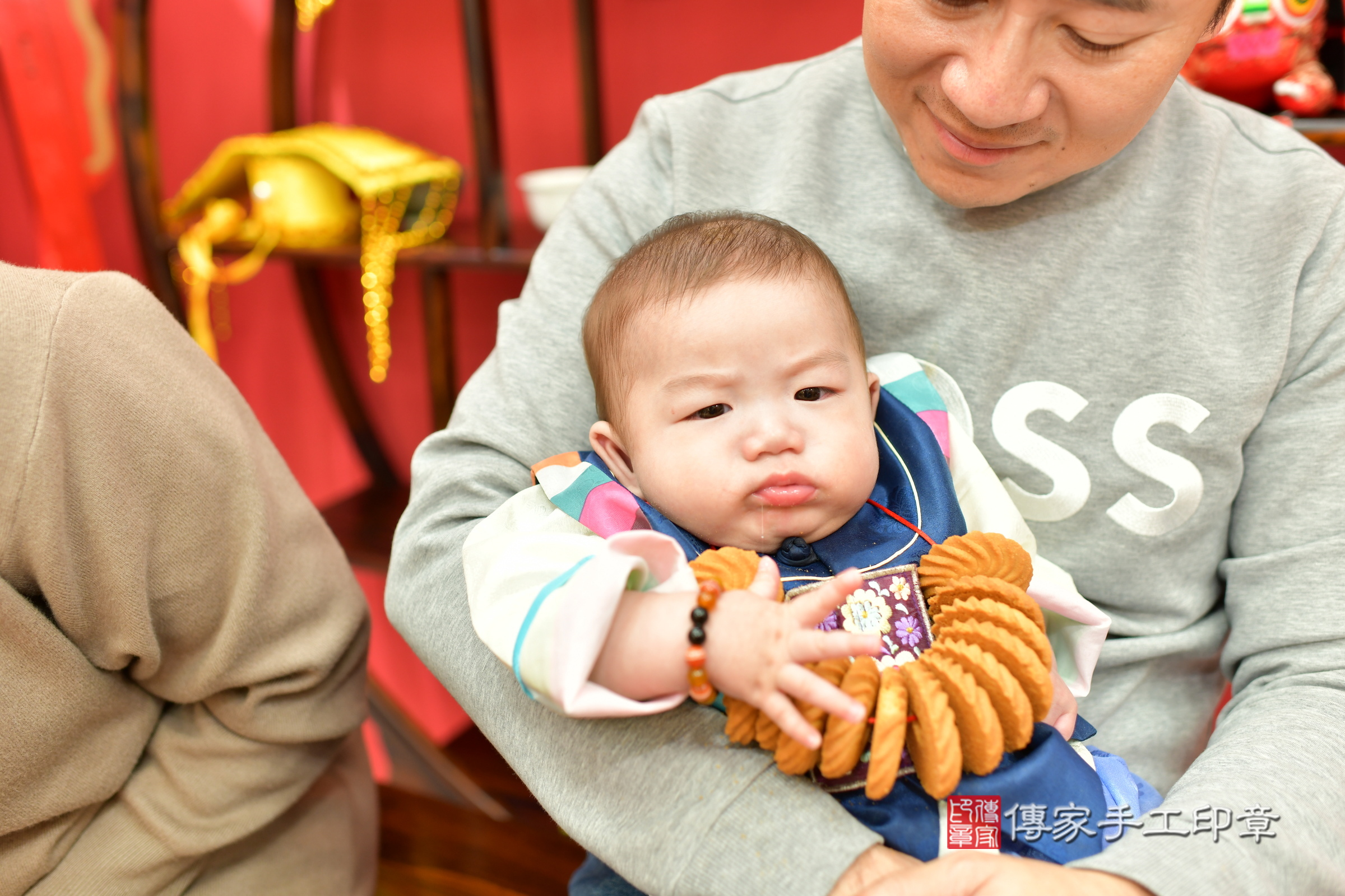 台中市北區澄澄寶寶收涎推薦：傳家台中店收涎中國風會場，嬰兒古禮收涎收口水流程儀式、收涎吉祥話、收涎餅乾、收涎拍照。收涎證書。2024.12.28，照片17