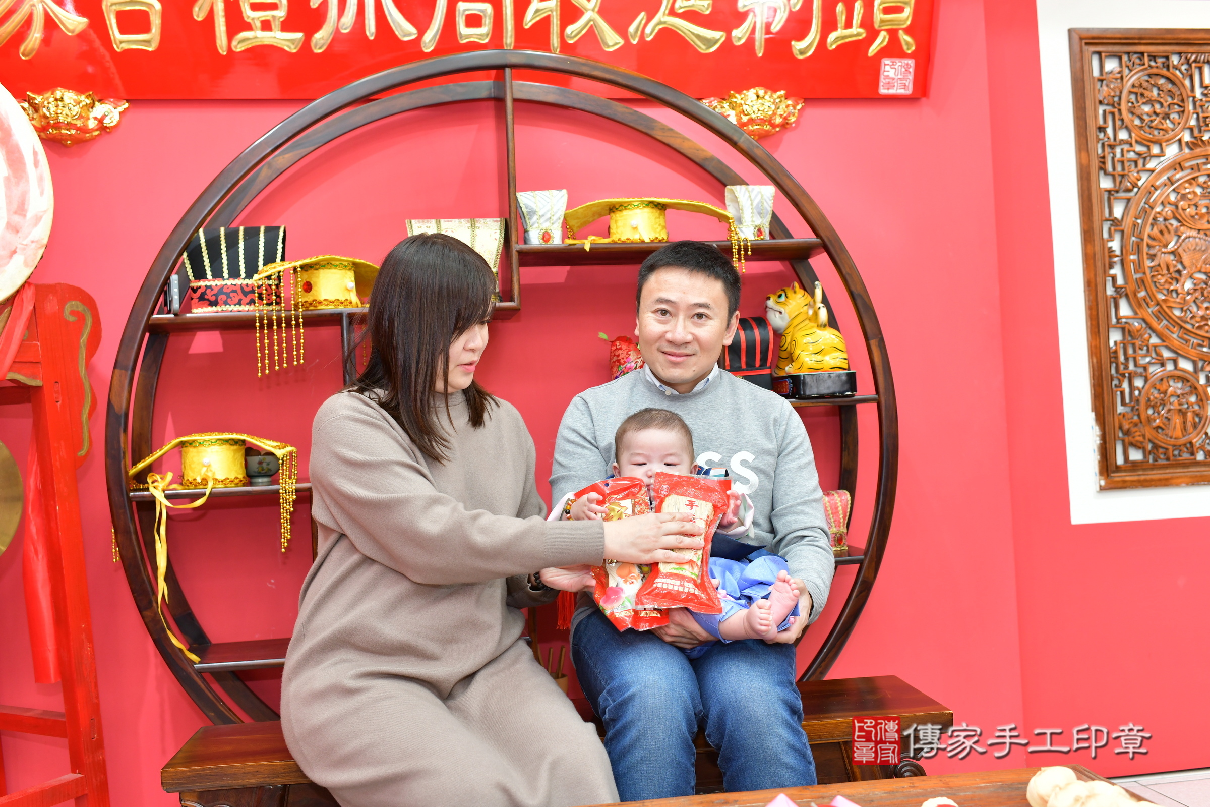 台中市北區澄澄寶寶收涎推薦：傳家台中店收涎中國風會場，嬰兒古禮收涎收口水流程儀式、收涎吉祥話、收涎餅乾、收涎拍照。收涎證書。2024.12.28，照片11