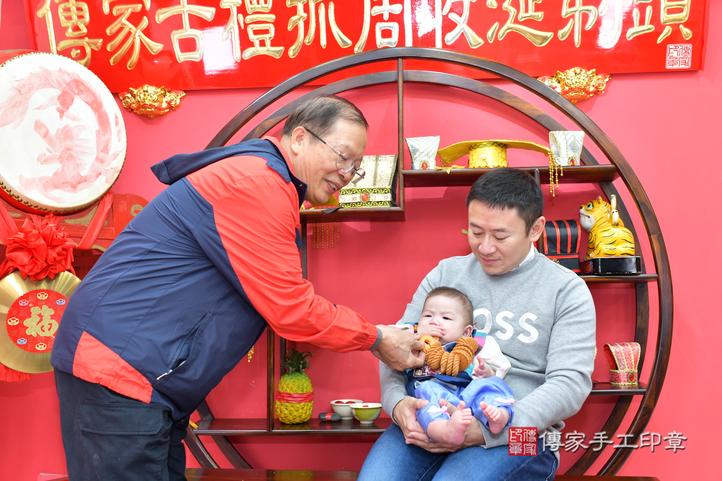 台中市北區澄澄寶寶收涎推薦：傳家台中店收涎中國風會場，嬰兒古禮收涎收口水流程儀式、收涎吉祥話、收涎餅乾、收涎拍照。收涎證書。2024.12.28，照片20
