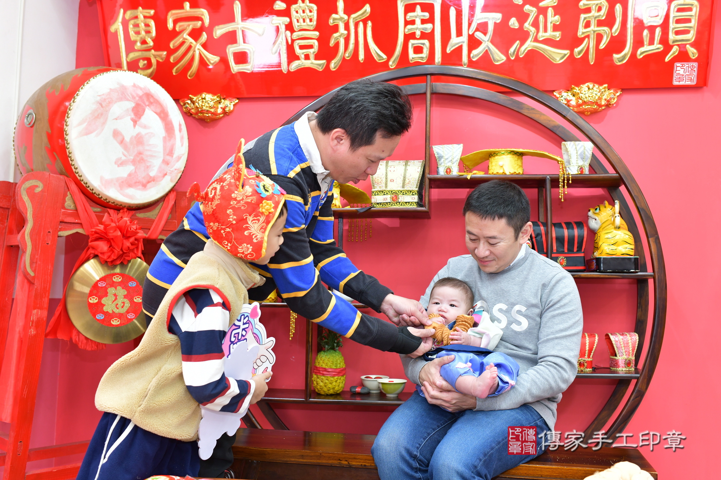 台中市北區澄澄寶寶收涎推薦：傳家台中店收涎中國風會場，嬰兒古禮收涎收口水流程儀式、收涎吉祥話、收涎餅乾、收涎拍照。收涎證書。2024.12.28，照片23