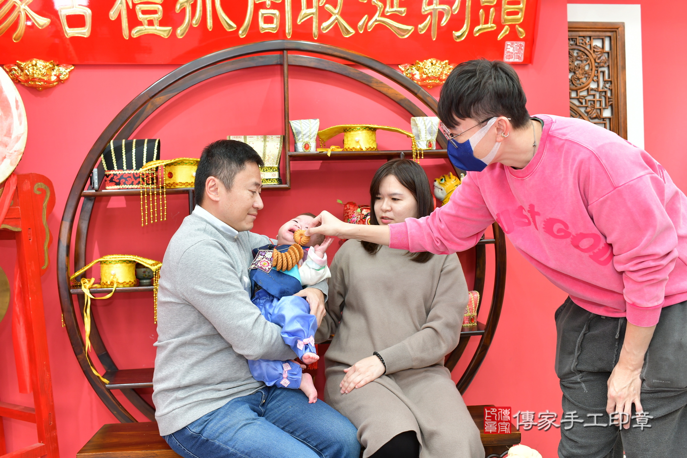 台中市北區澄澄寶寶收涎推薦：傳家台中店收涎中國風會場，嬰兒古禮收涎收口水流程儀式、收涎吉祥話、收涎餅乾、收涎拍照。收涎證書。2024.12.28，照片25