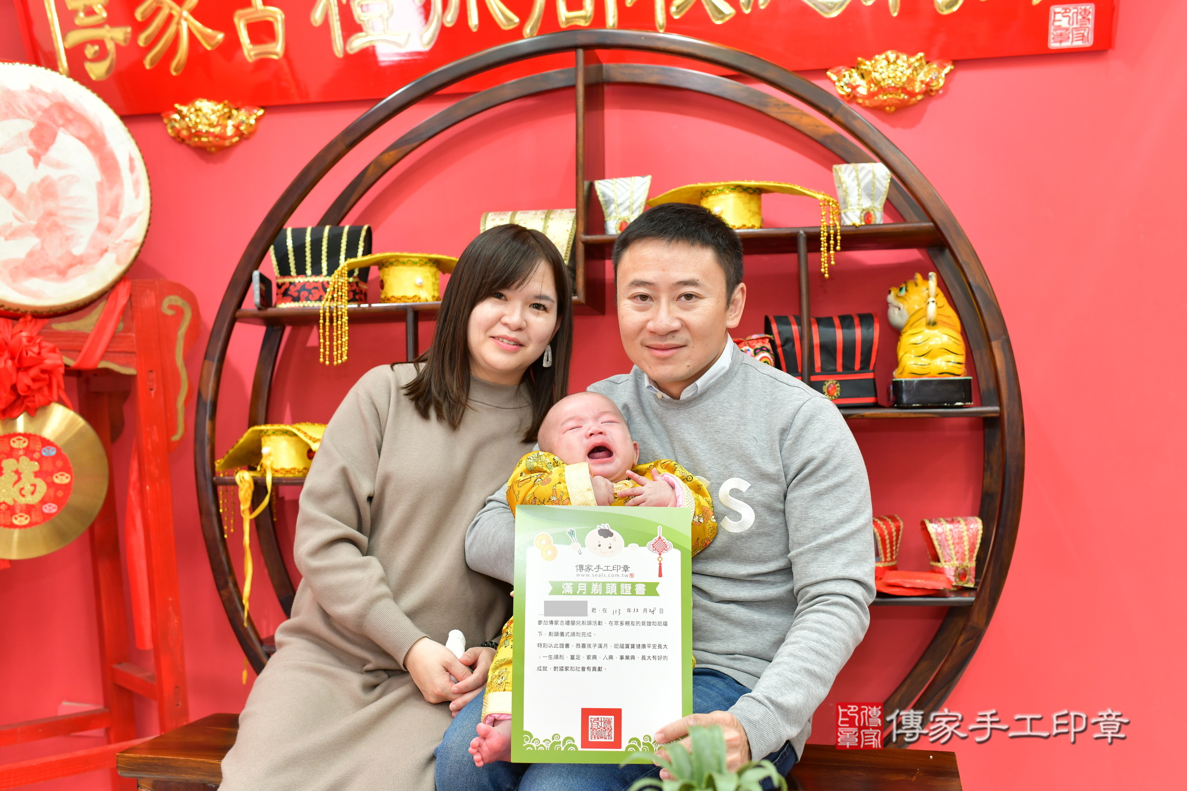 澄澄寶寶(台中市北區嬰兒寶寶滿月剃頭理髮、嬰兒剃胎毛儀式吉祥話)。中國風會場，爸媽寶貝穿「日中韓」古裝禮服。專業拍照、證書。★購買「臍帶章、肚臍章、胎毛筆刷印章」贈送：剃頭、收涎、抓周，三選一。2024.12.28，照片8