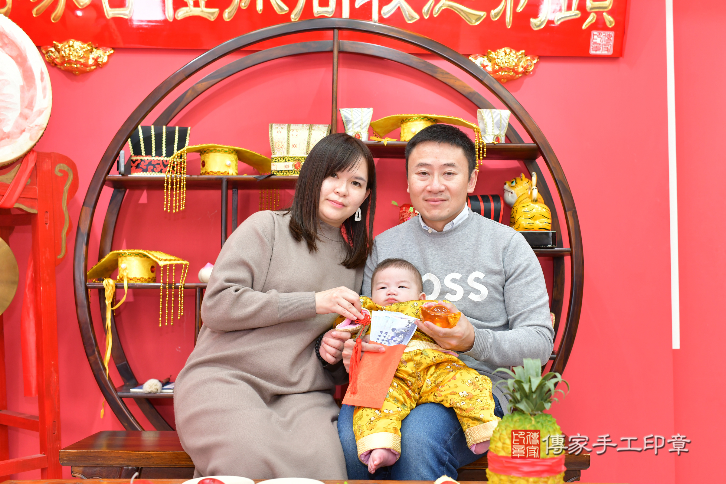 澄澄寶寶(台中市北區嬰兒寶寶滿月剃頭理髮、嬰兒剃胎毛儀式吉祥話)。中國風會場，爸媽寶貝穿「日中韓」古裝禮服。專業拍照、證書。★購買「臍帶章、肚臍章、胎毛筆刷印章」贈送：剃頭、收涎、抓周，三選一。2024.12.28，照片6