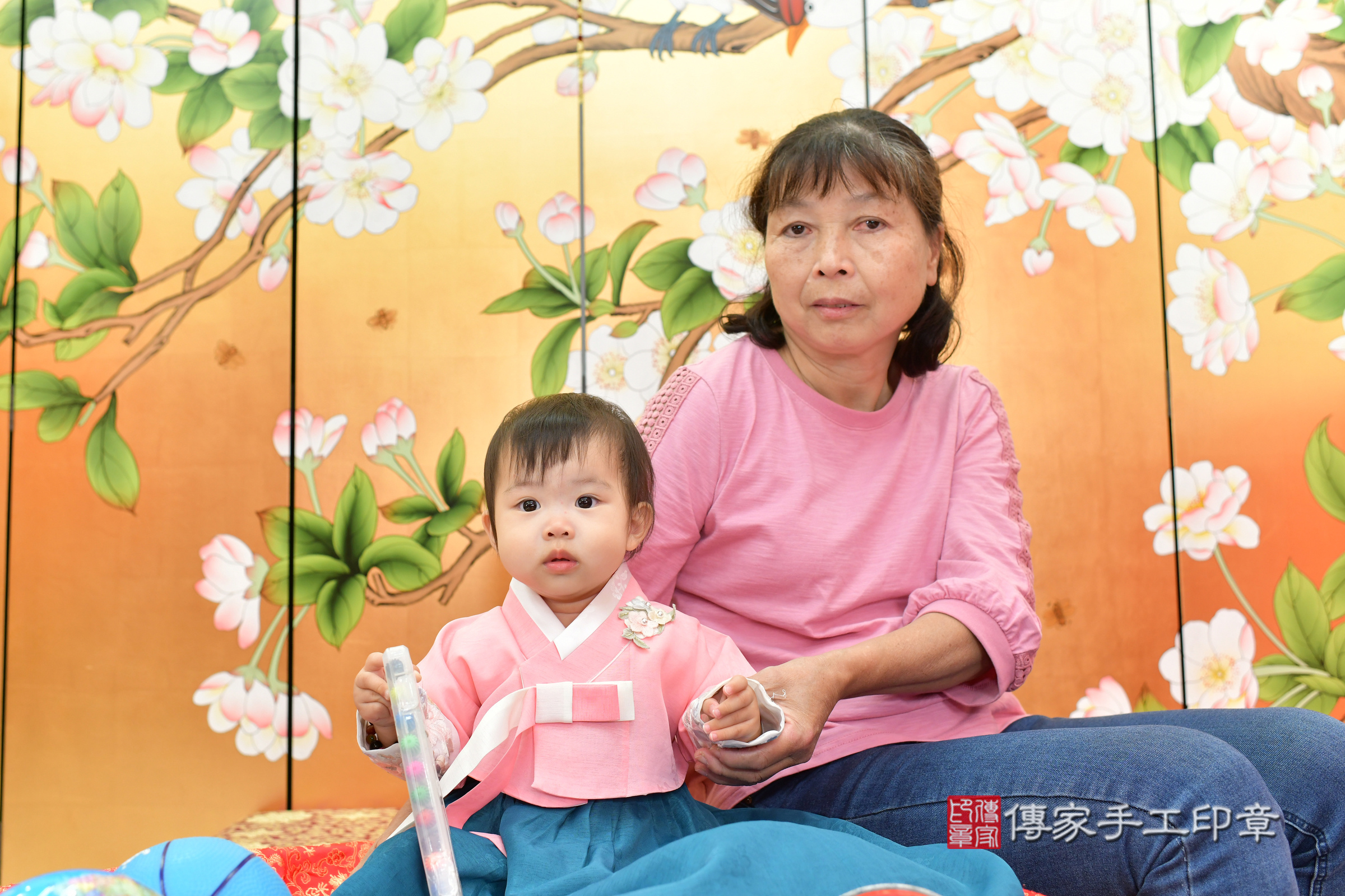 台中市北區蓁蓁寶寶抓周推薦：傳家台中店抓周度脺中國風會場，嬰兒古禮抓周流程儀式吉祥話、抓周道具物品24種、拍照。抓周證書。2024.12.4，照片8