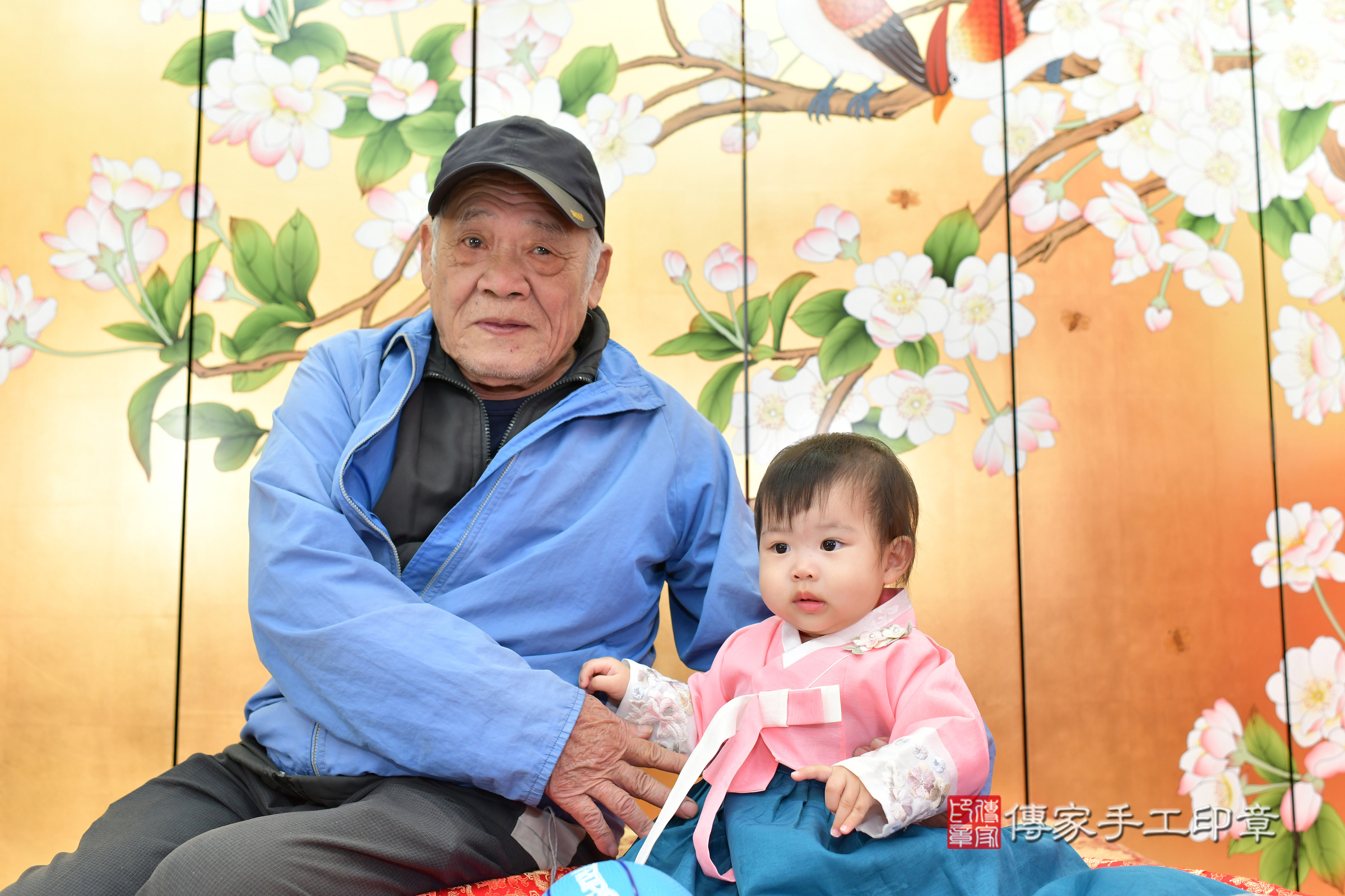 台中市北區蓁蓁寶寶抓周推薦：傳家台中店抓周度脺中國風會場，嬰兒古禮抓周流程儀式吉祥話、抓周道具物品24種、拍照。抓周證書。2024.12.4，照片7