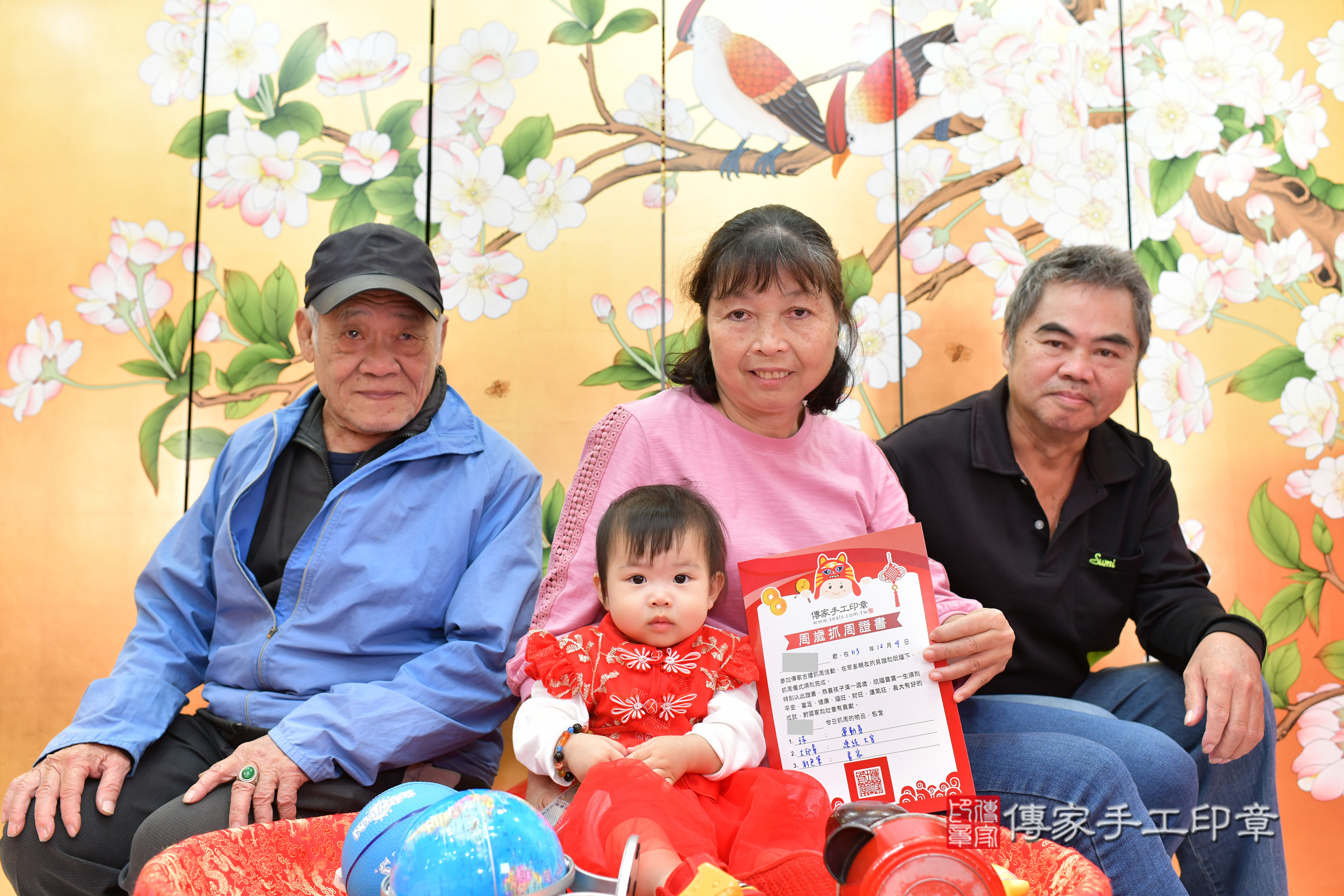 台中市北區蓁蓁寶寶抓周推薦：傳家台中店抓周度脺中國風會場，嬰兒古禮抓周流程儀式吉祥話、抓周道具物品24種、拍照。抓周證書。2024.12.4，照片26