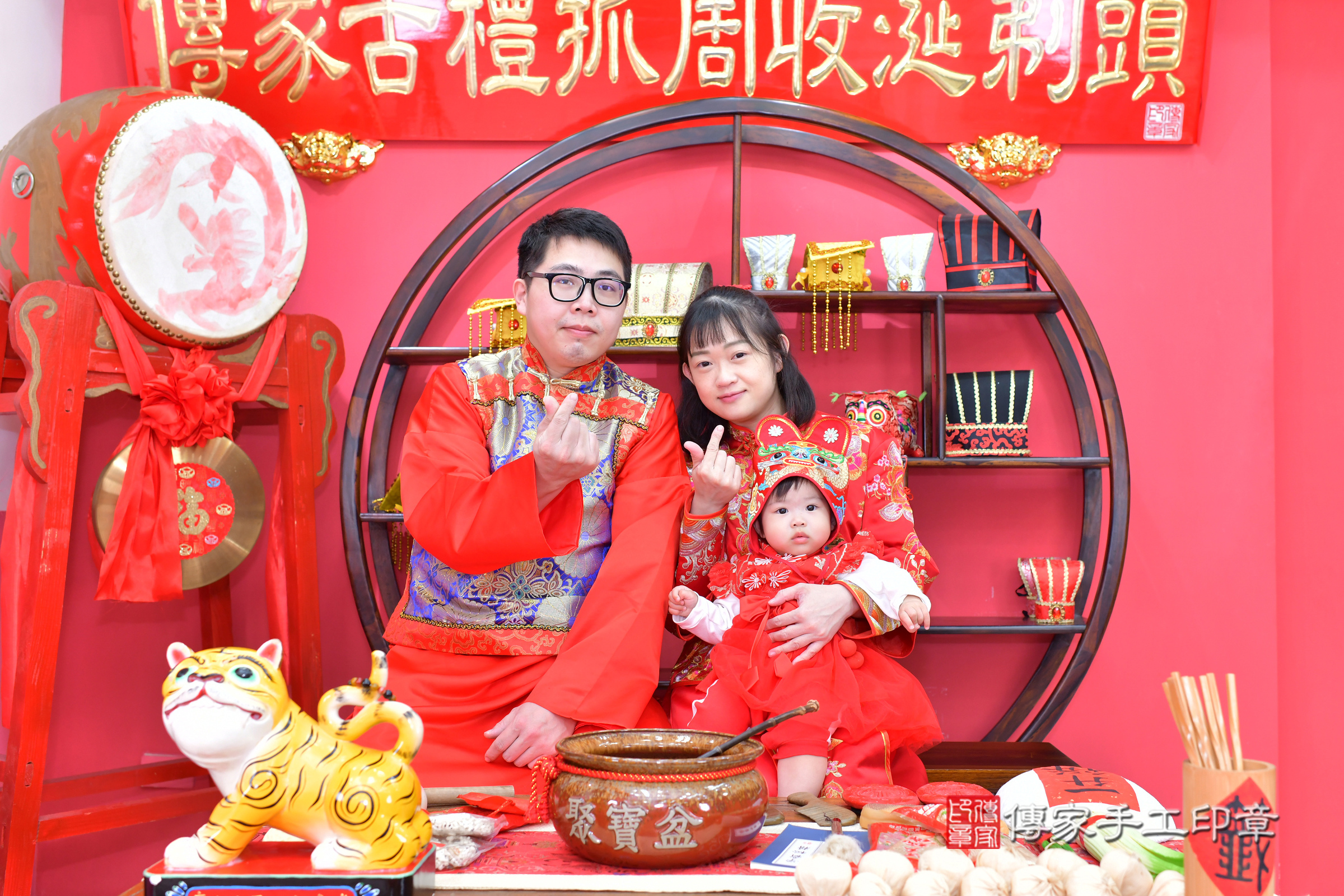 台中市北區蓁蓁寶寶抓周推薦：傳家台中店抓周度脺中國風會場，嬰兒古禮抓周流程儀式吉祥話、抓周道具物品24種、拍照。抓周證書。2024.12.4，照片3