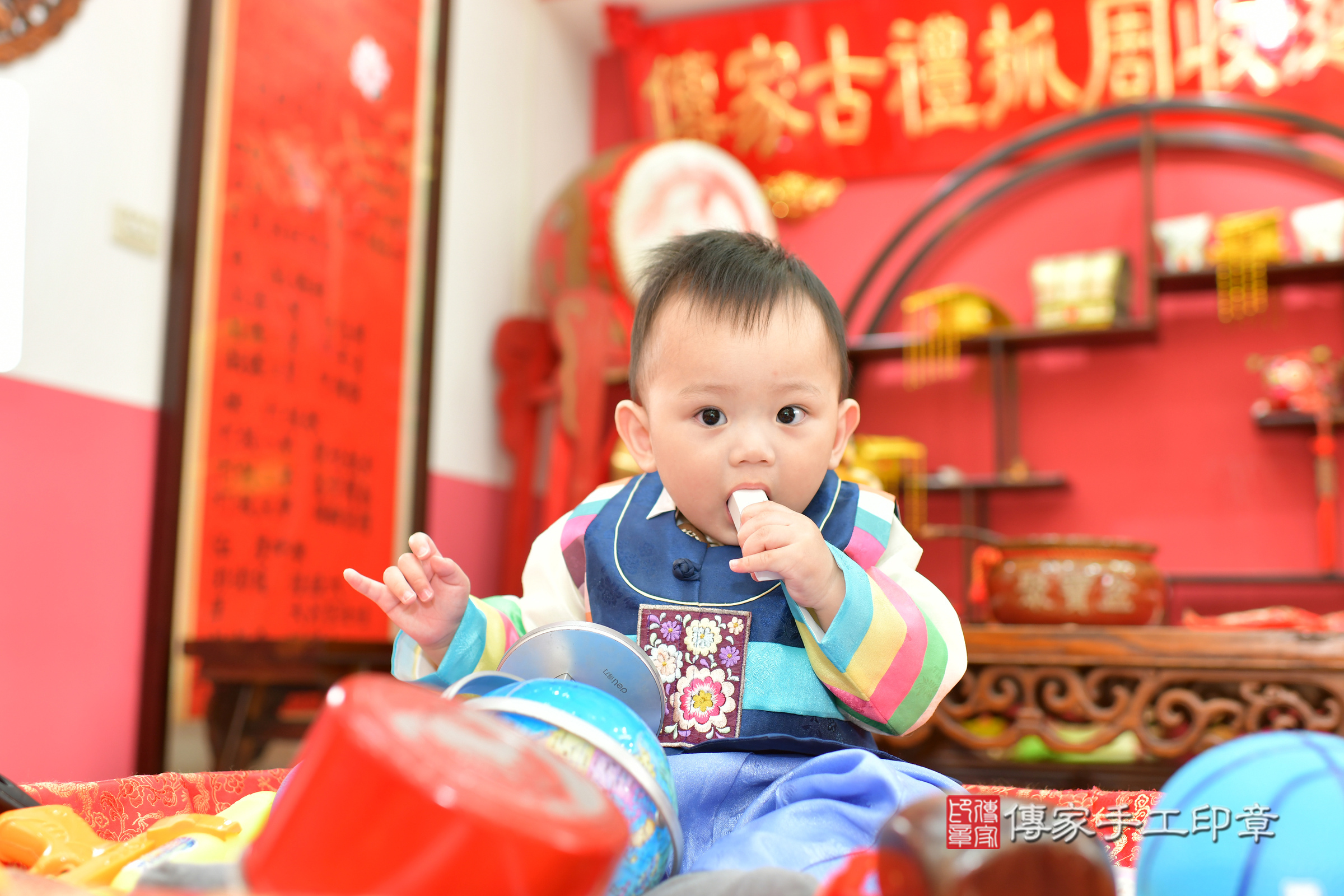 台中市北區小傑寶寶抓周推薦：傳家台中店抓周度脺中國風會場，嬰兒古禮抓周流程儀式吉祥話、抓周道具物品24種、拍照。抓周證書。2024.12.5，照片2