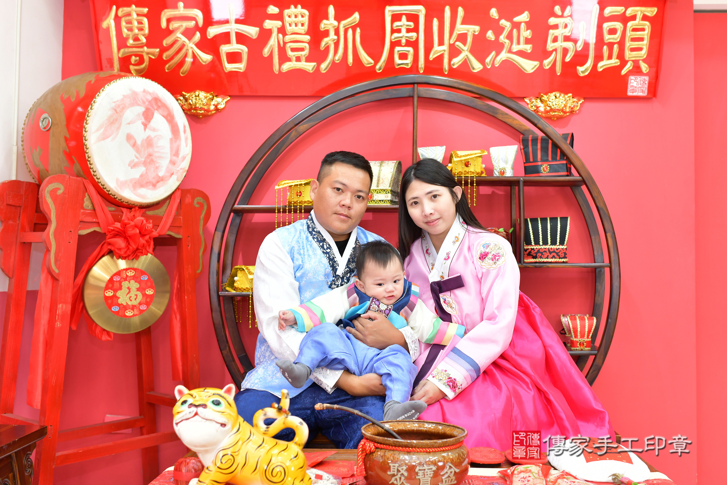台中市北區小傑寶寶抓周推薦：傳家台中店抓周度脺中國風會場，嬰兒古禮抓周流程儀式吉祥話、抓周道具物品24種、拍照。抓周證書。2024.12.5，照片6