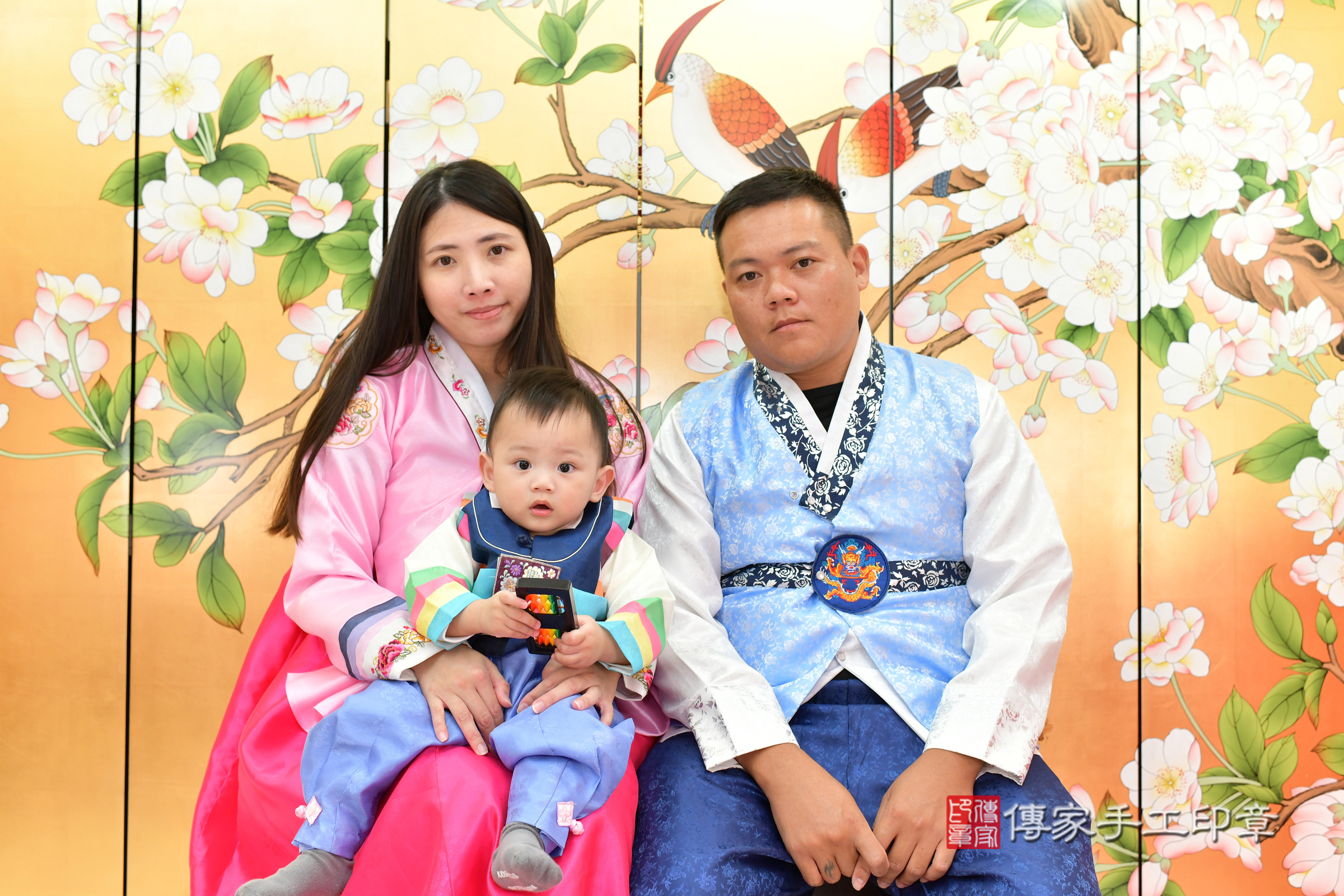 台中市北區小傑寶寶抓周推薦：傳家台中店抓周度脺中國風會場，嬰兒古禮抓周流程儀式吉祥話、抓周道具物品24種、拍照。抓周證書。2024.12.5，照片22