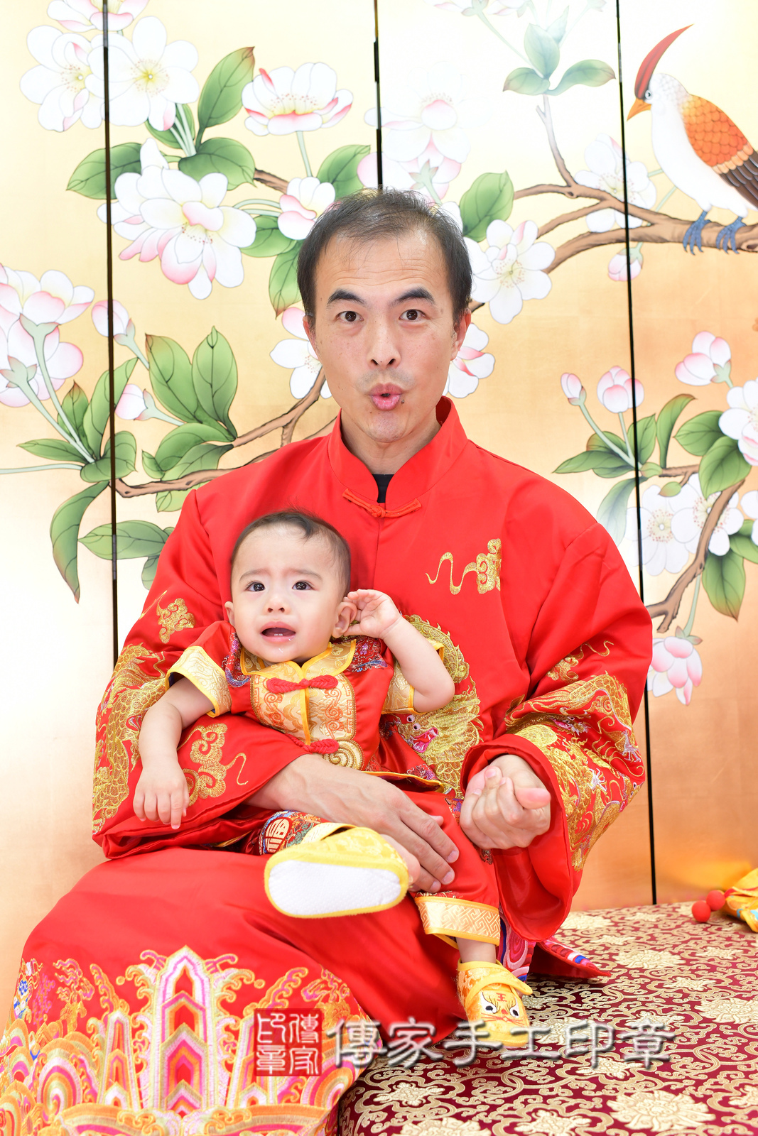 台中市北區銨銨寶寶抓周推薦：傳家台中店抓周度脺中國風會場，嬰兒古禮抓周流程儀式吉祥話、抓周道具物品24種、拍照。抓周證書。2024.12.6，照片5