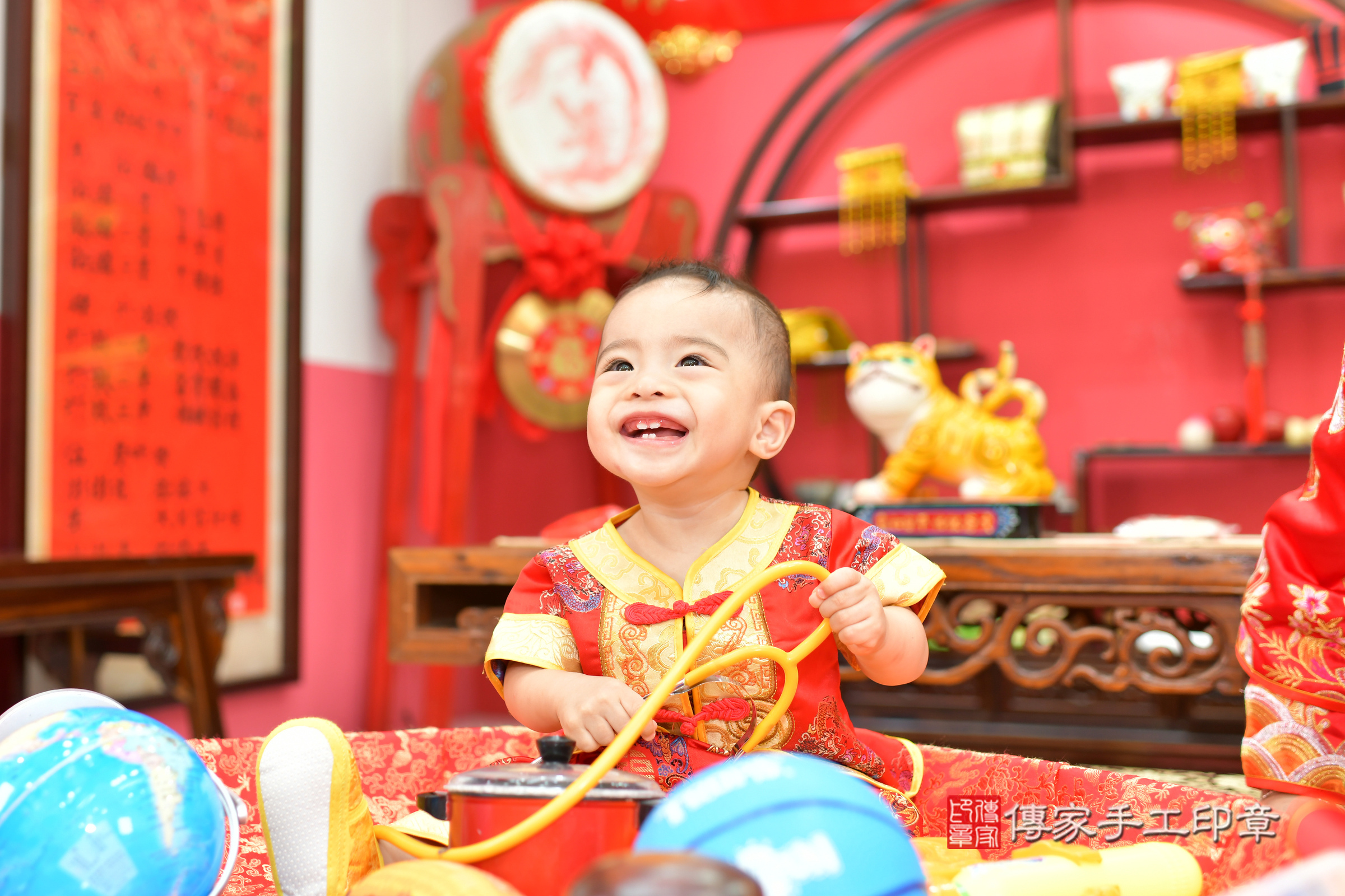 台中市北區銨銨寶寶抓周推薦：傳家台中店抓周度脺中國風會場，嬰兒古禮抓周流程儀式吉祥話、抓周道具物品24種、拍照。抓周證書。2024.12.6，照片10