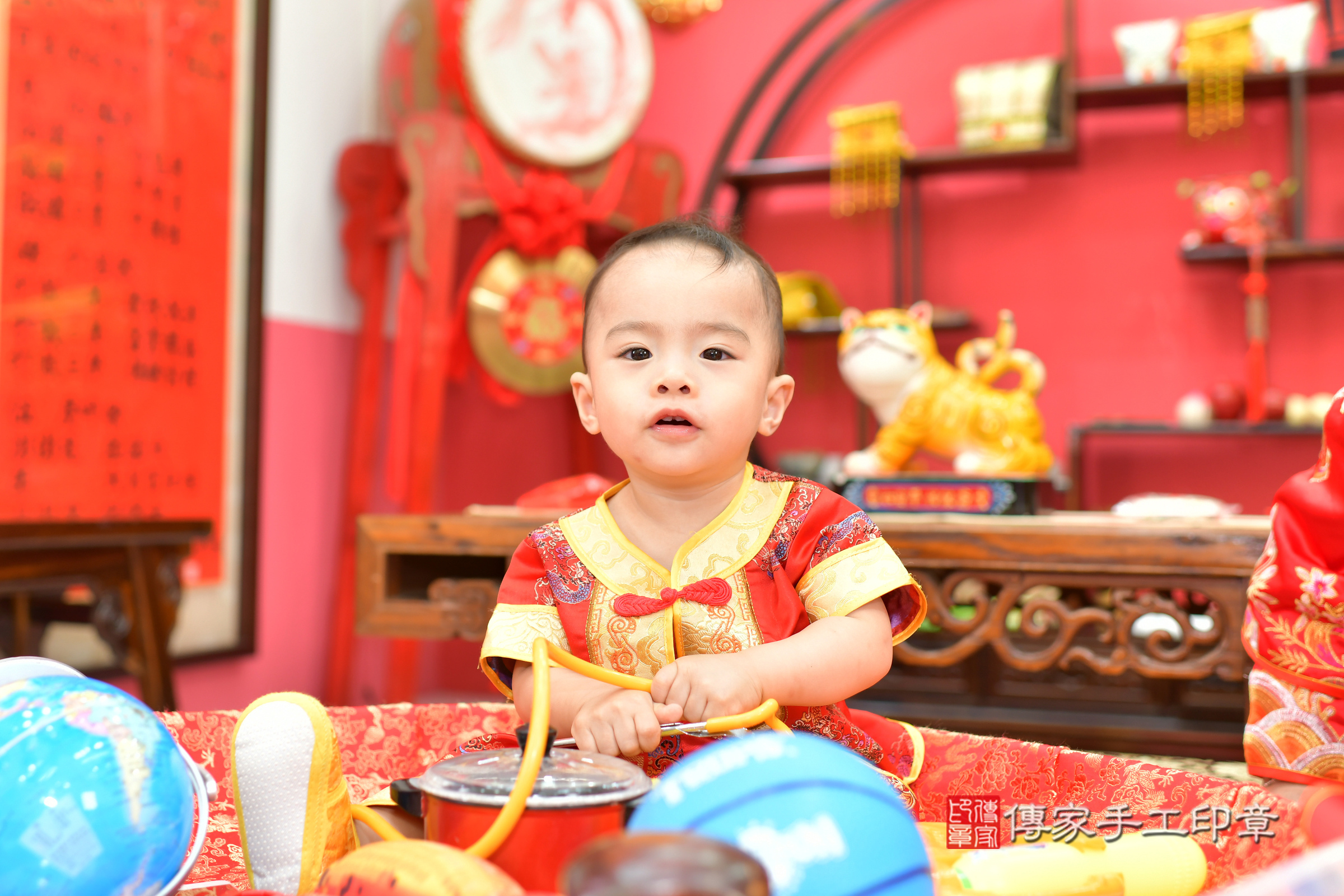 台中市北區銨銨寶寶抓周推薦：傳家台中店抓周度脺中國風會場，嬰兒古禮抓周流程儀式吉祥話、抓周道具物品24種、拍照。抓周證書。2024.12.6，照片11