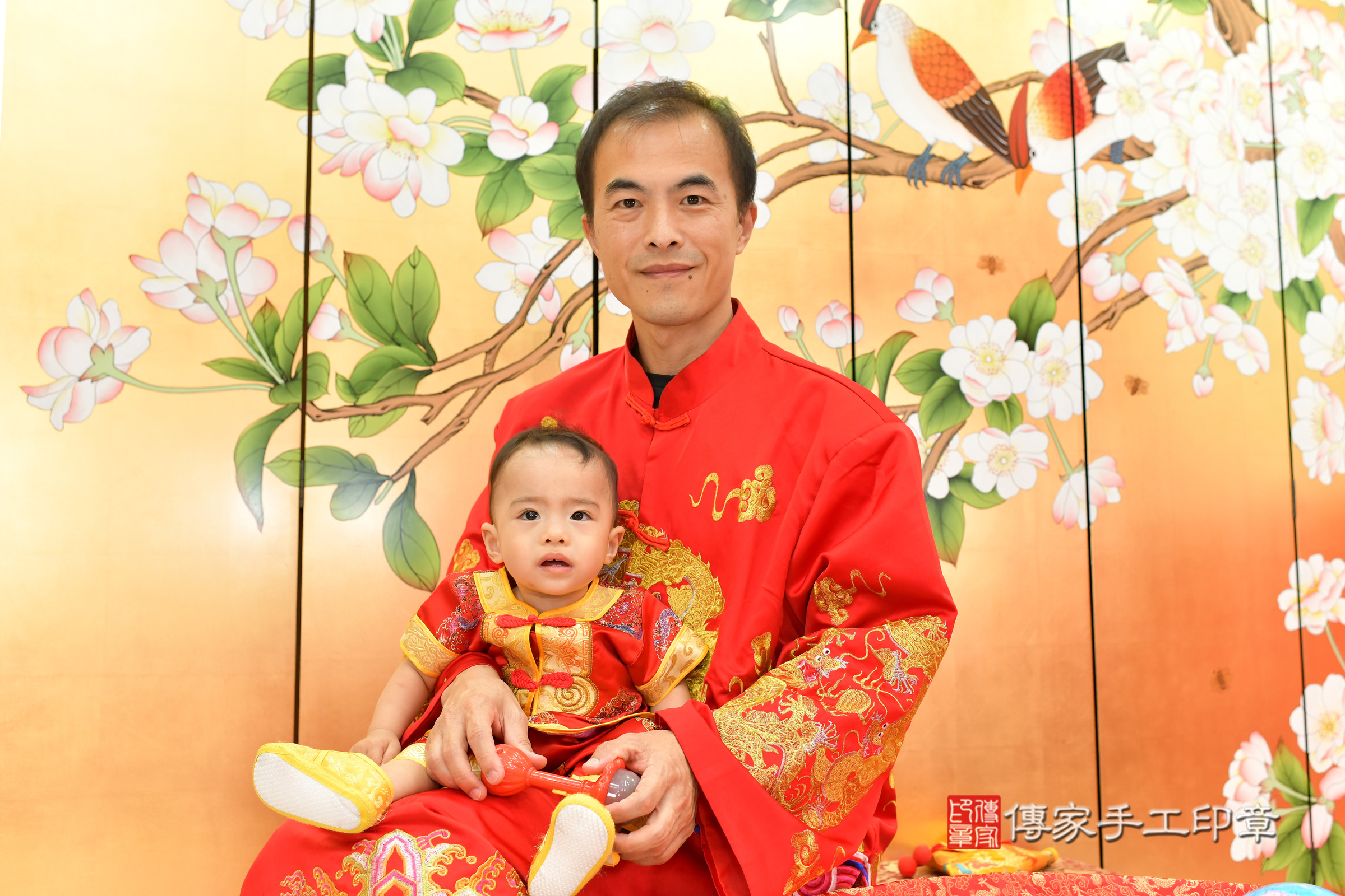 台中市北區銨銨寶寶抓周推薦：傳家台中店抓周度脺中國風會場，嬰兒古禮抓周流程儀式吉祥話、抓周道具物品24種、拍照。抓周證書。2024.12.6，照片6