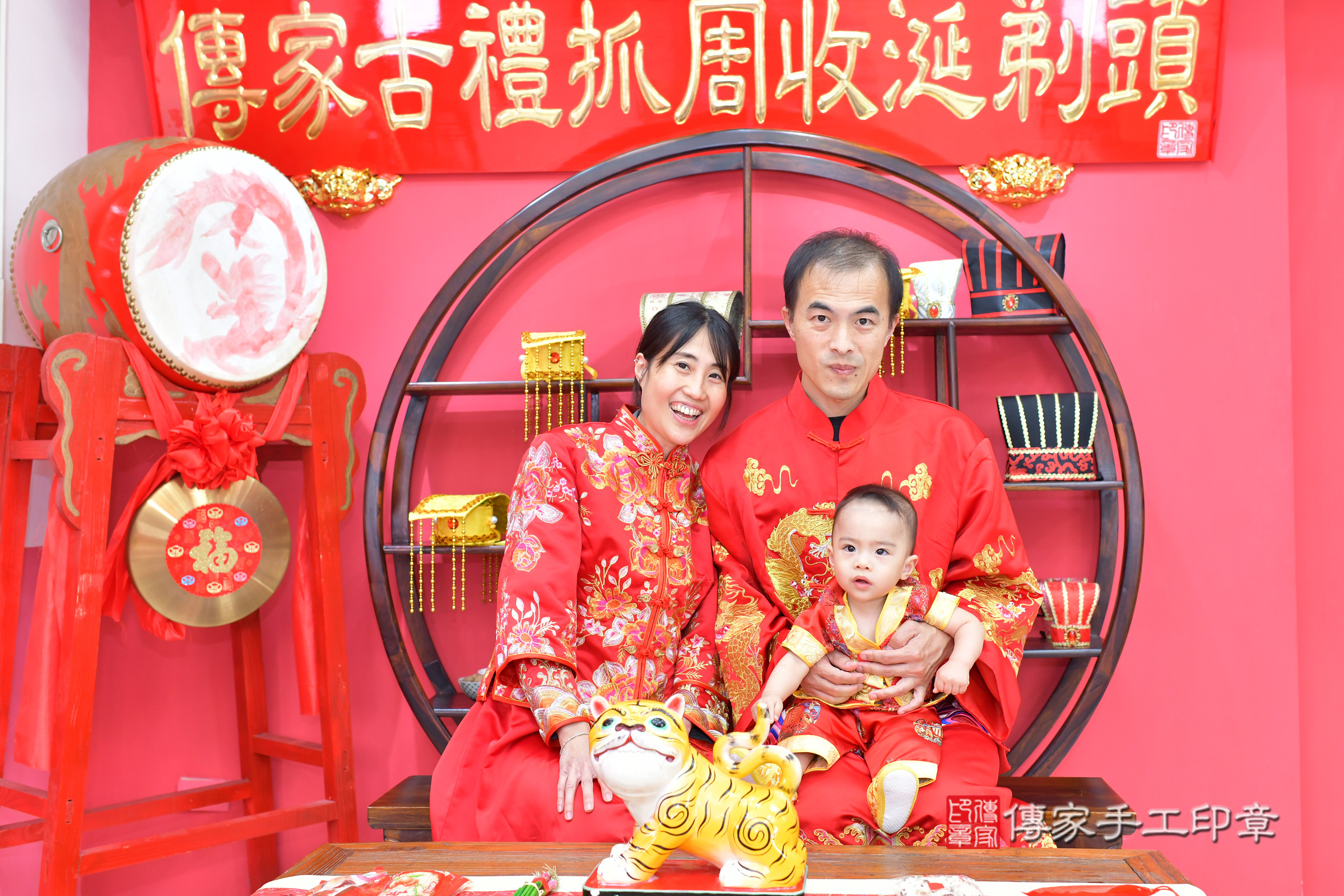 台中市北區銨銨寶寶抓周推薦：傳家台中店抓周度脺中國風會場，嬰兒古禮抓周流程儀式吉祥話、抓周道具物品24種、拍照。抓周證書。2024.12.6，照片18