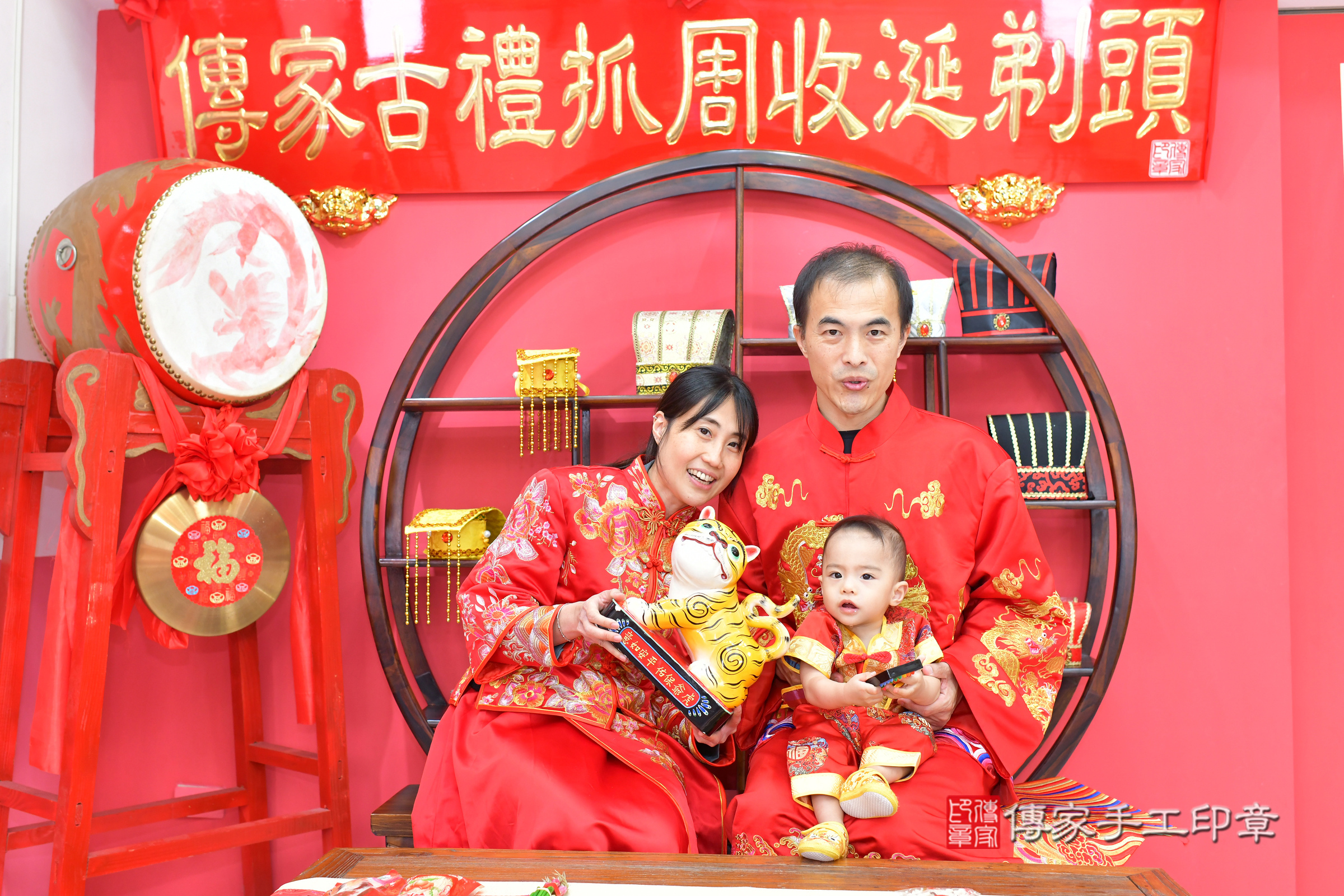 台中市北區銨銨寶寶抓周推薦：傳家台中店抓周度脺中國風會場，嬰兒古禮抓周流程儀式吉祥話、抓周道具物品24種、拍照。抓周證書。2024.12.6，照片13