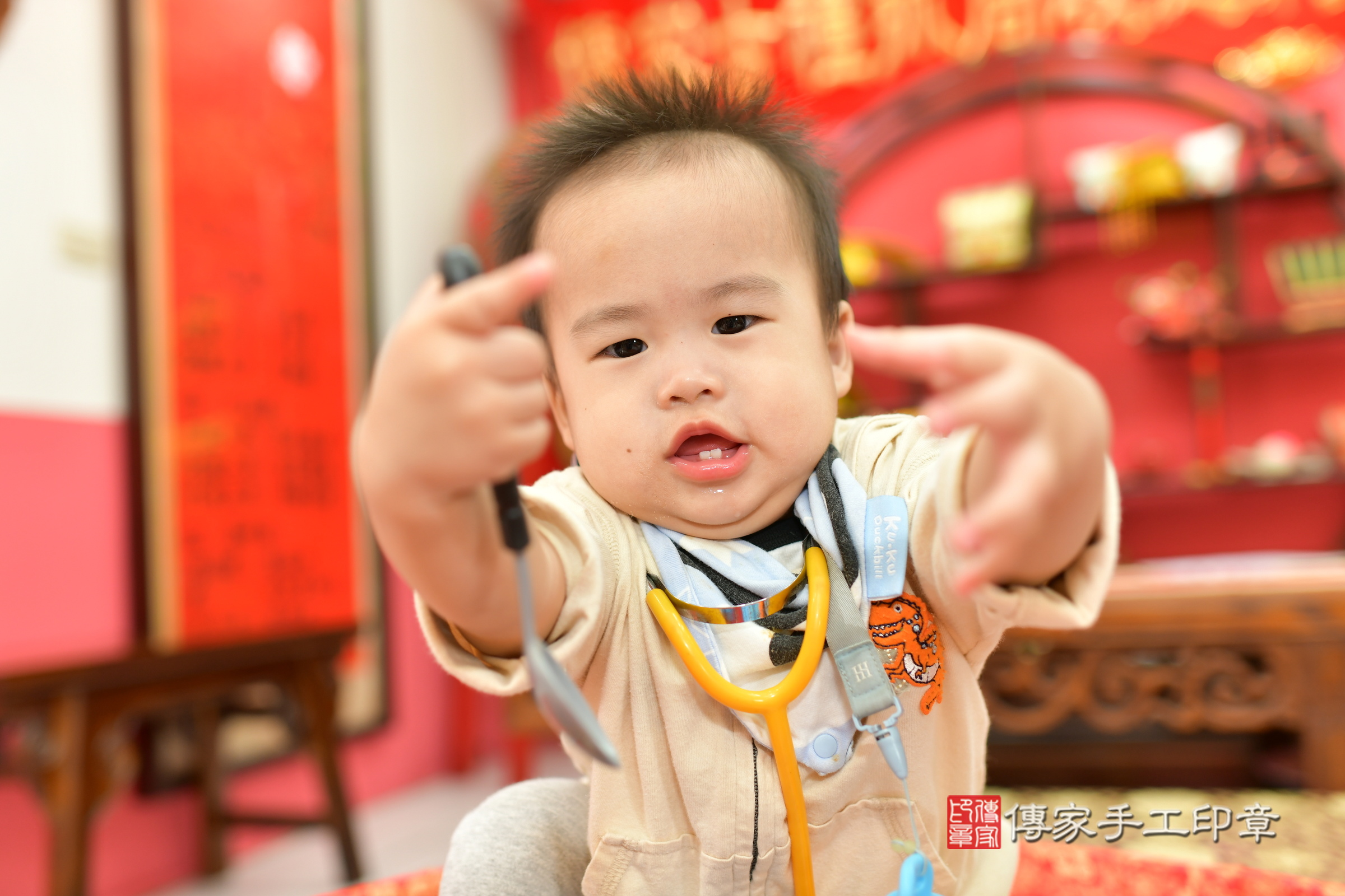 台中市北區翔翔寶寶抓周推薦：傳家台中店抓周度脺中國風會場，嬰兒古禮抓周流程儀式吉祥話、抓周道具物品24種、拍照。抓周證書。2024.12.7，照片13
