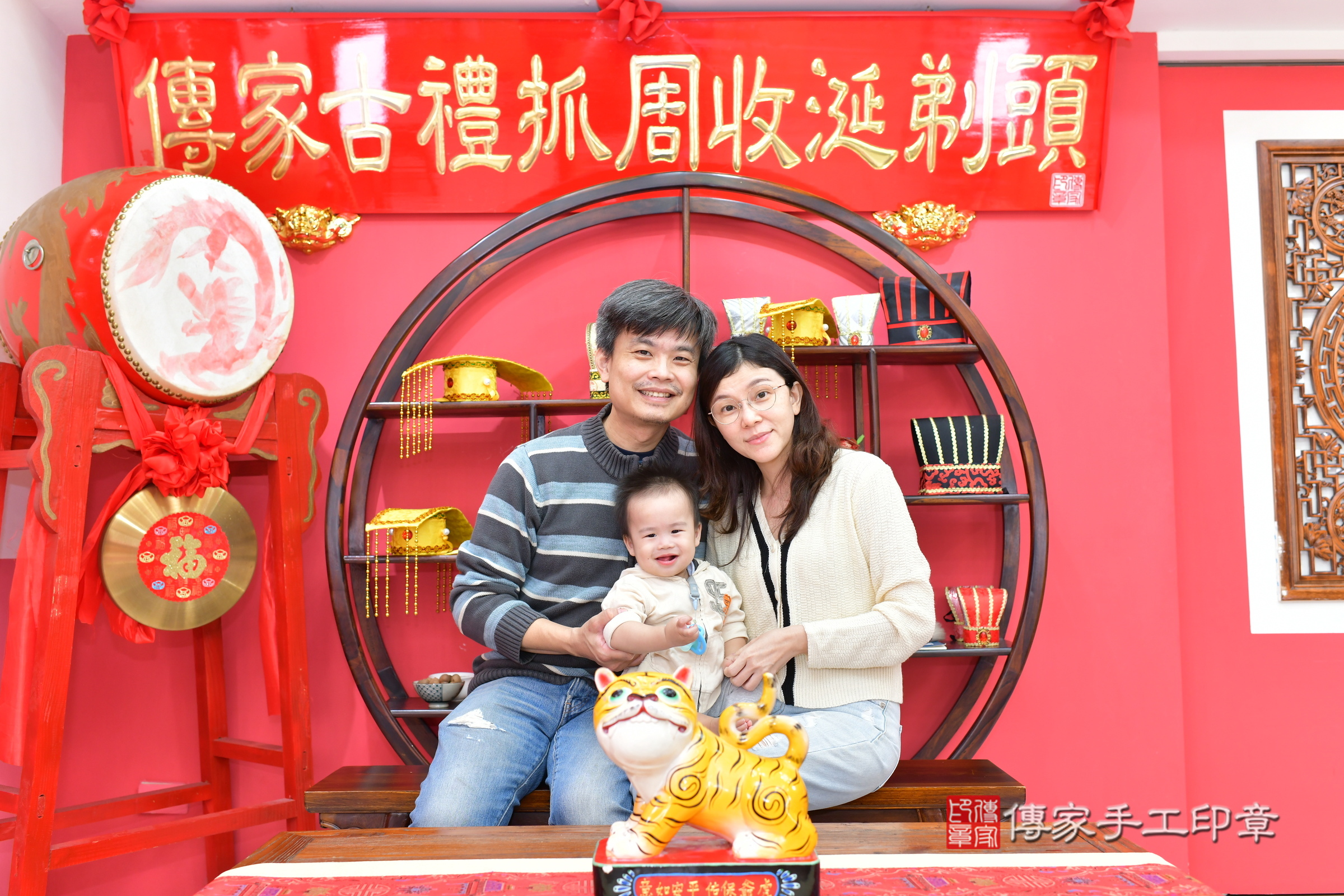 台中市北區翔翔寶寶抓周推薦：傳家台中店抓周度脺中國風會場，嬰兒古禮抓周流程儀式吉祥話、抓周道具物品24種、拍照。抓周證書。2024.12.7，照片3